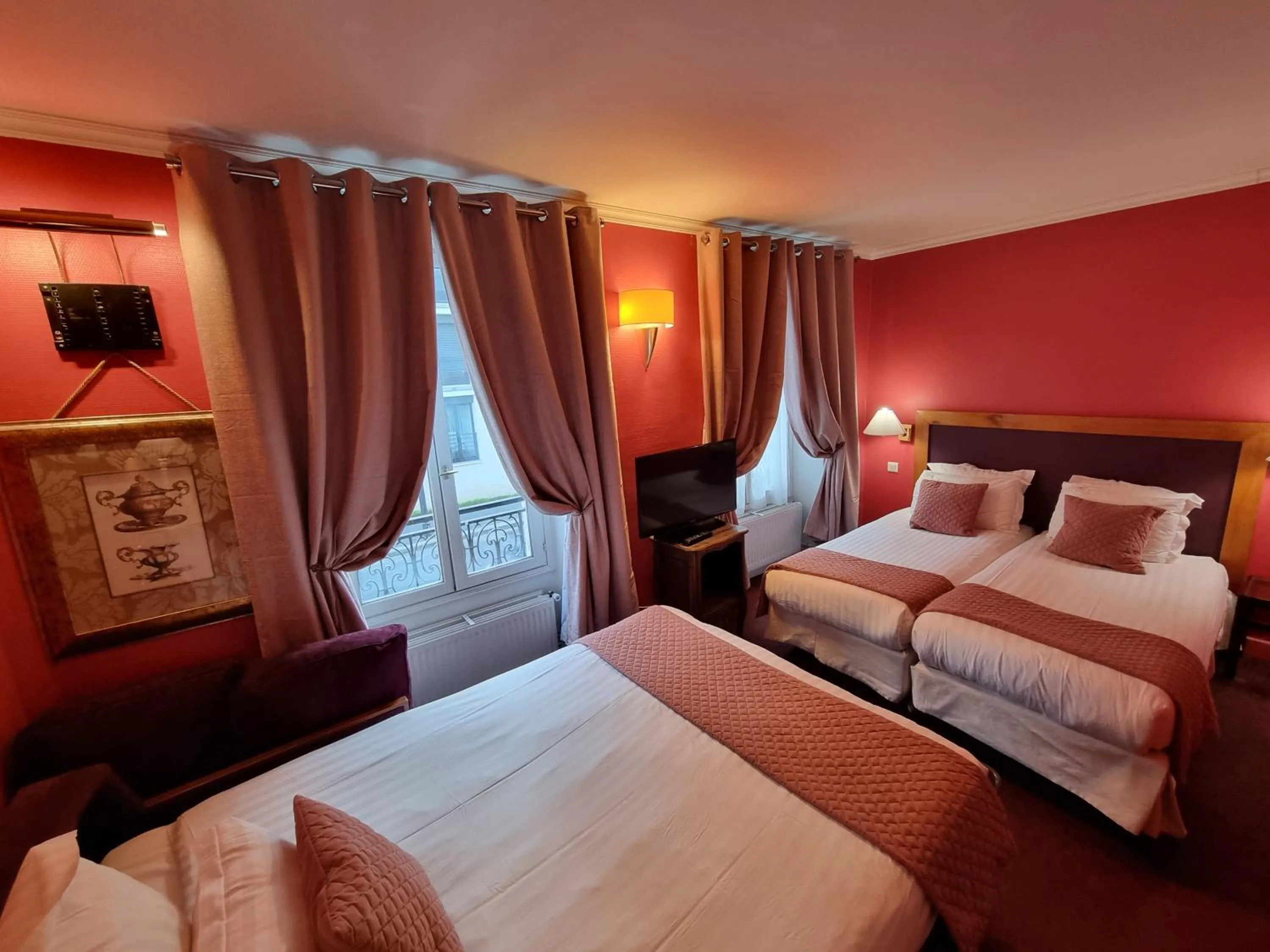 Bedroom, Bed in Hôtel France Eiffel