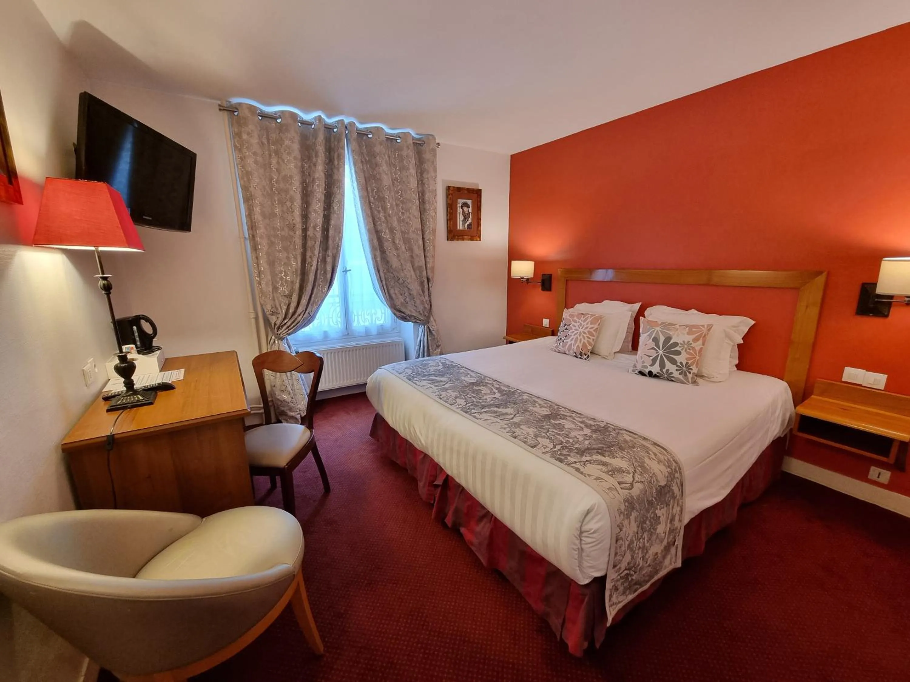 Photo of the whole room, Bed in Hôtel France Eiffel