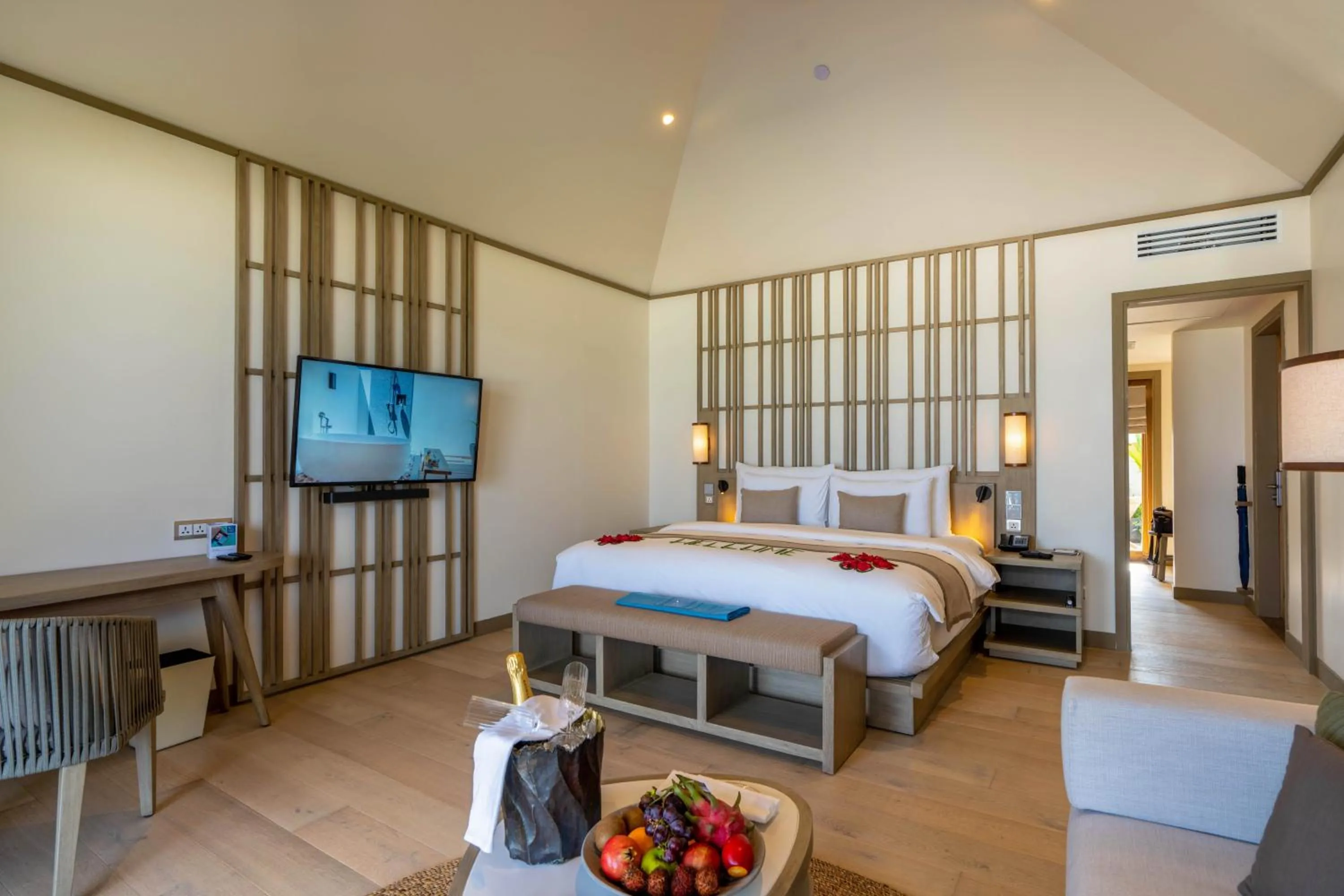 Bed in Kagi Maldives Resort & Spa