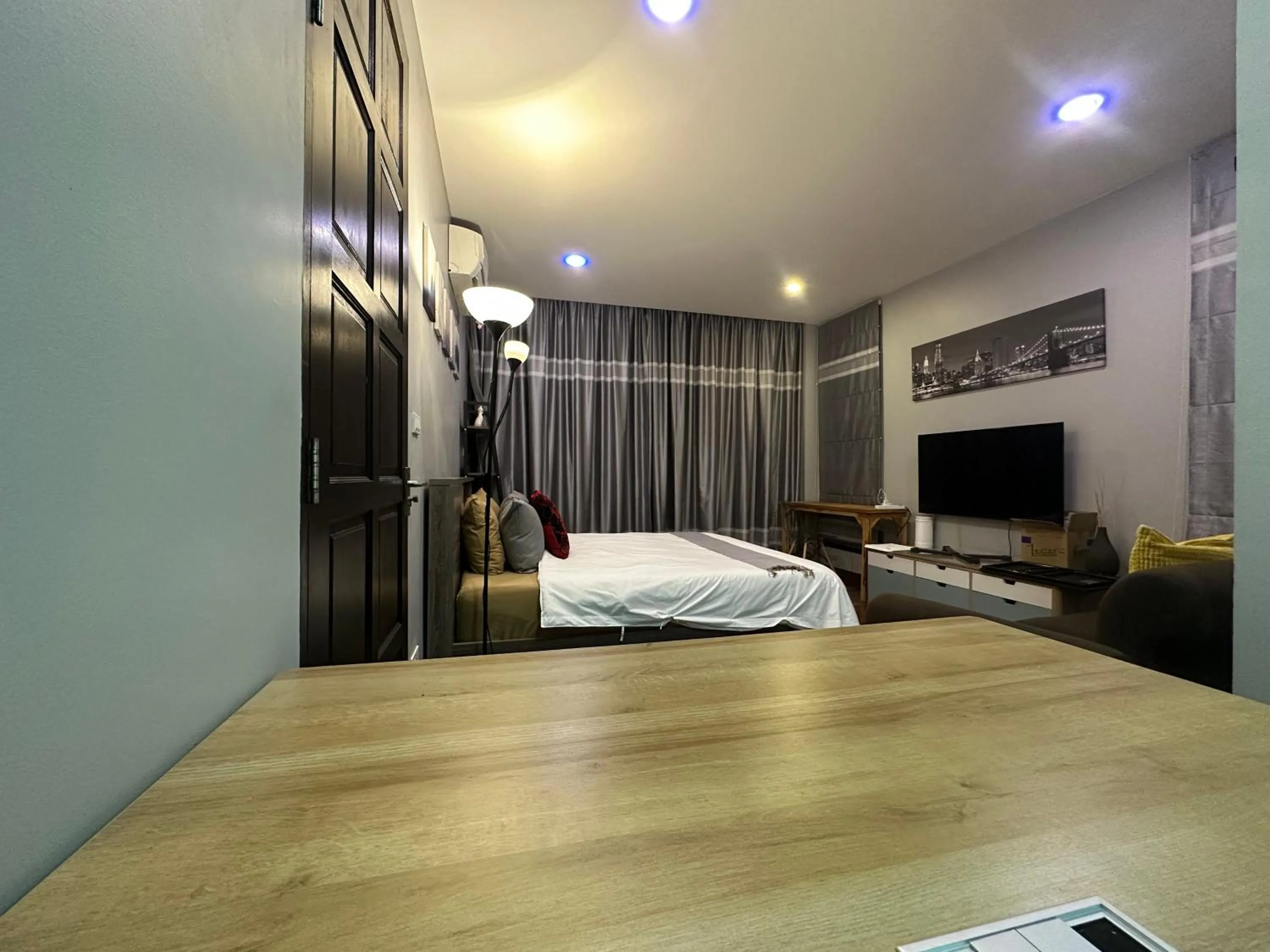 Communal lounge/ TV room, Bed in PomPom Home