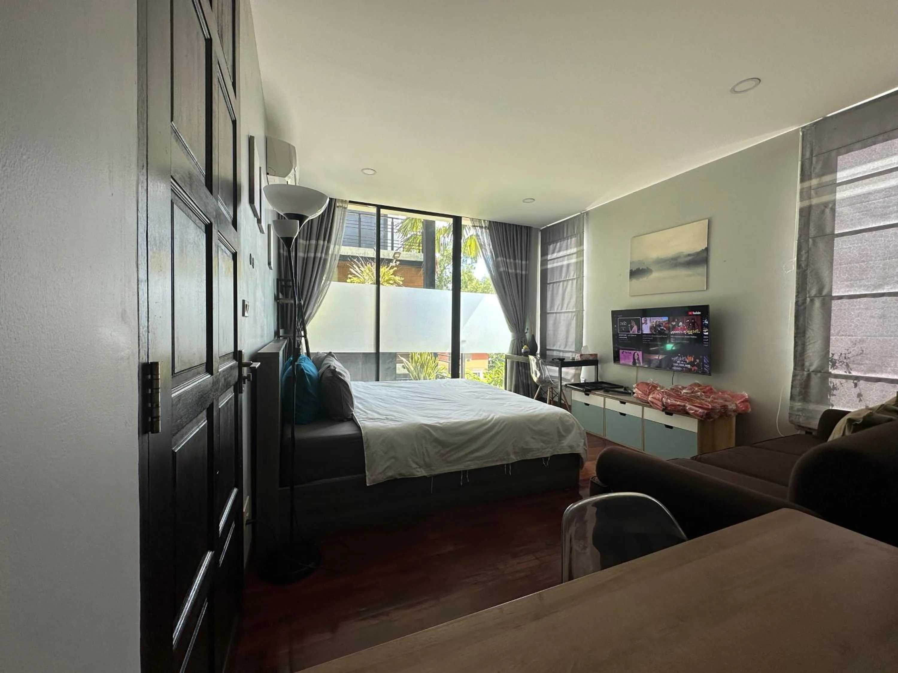 Communal lounge/ TV room, Bed in PomPom Home