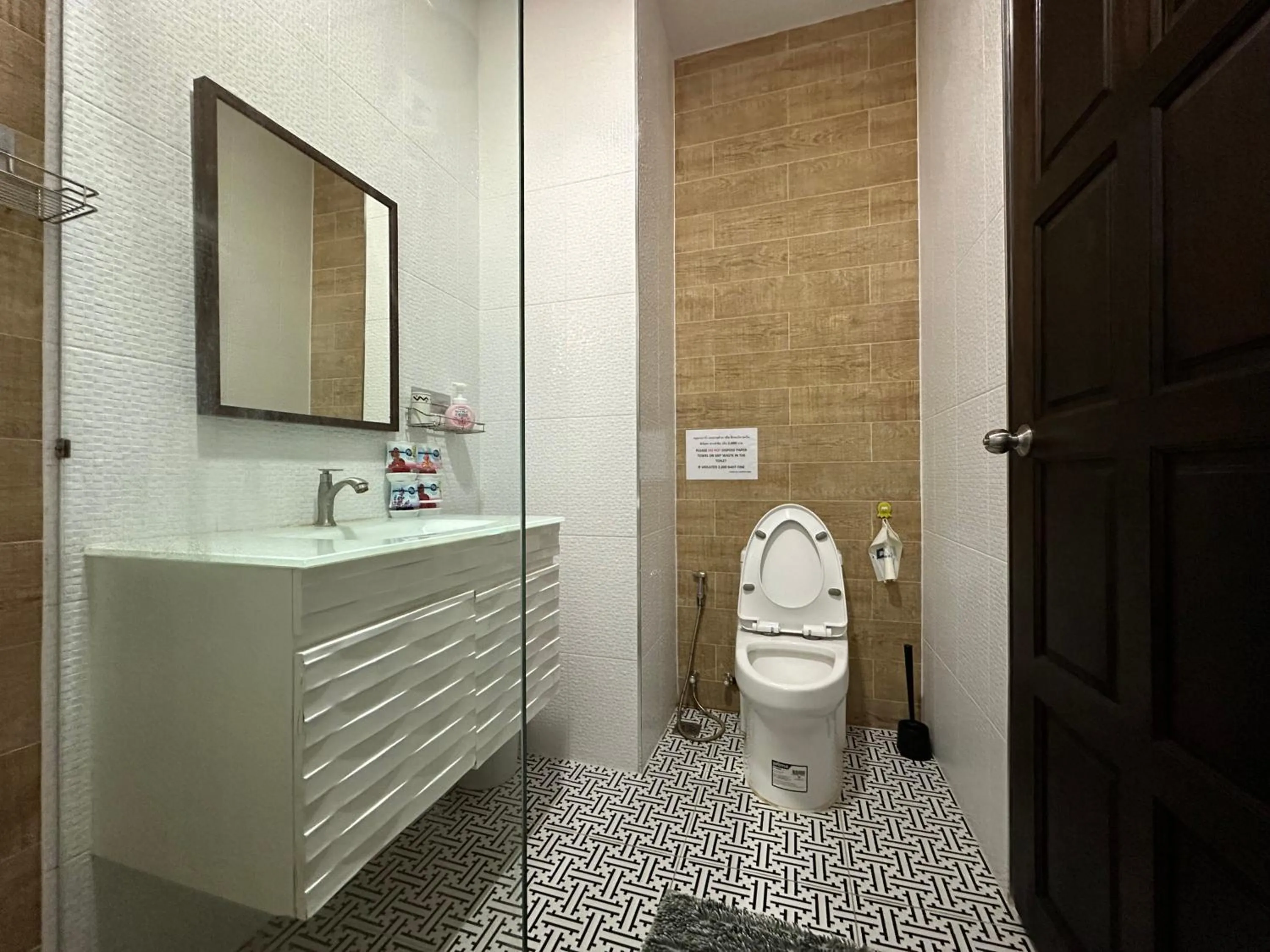 Toilet in PomPom Home