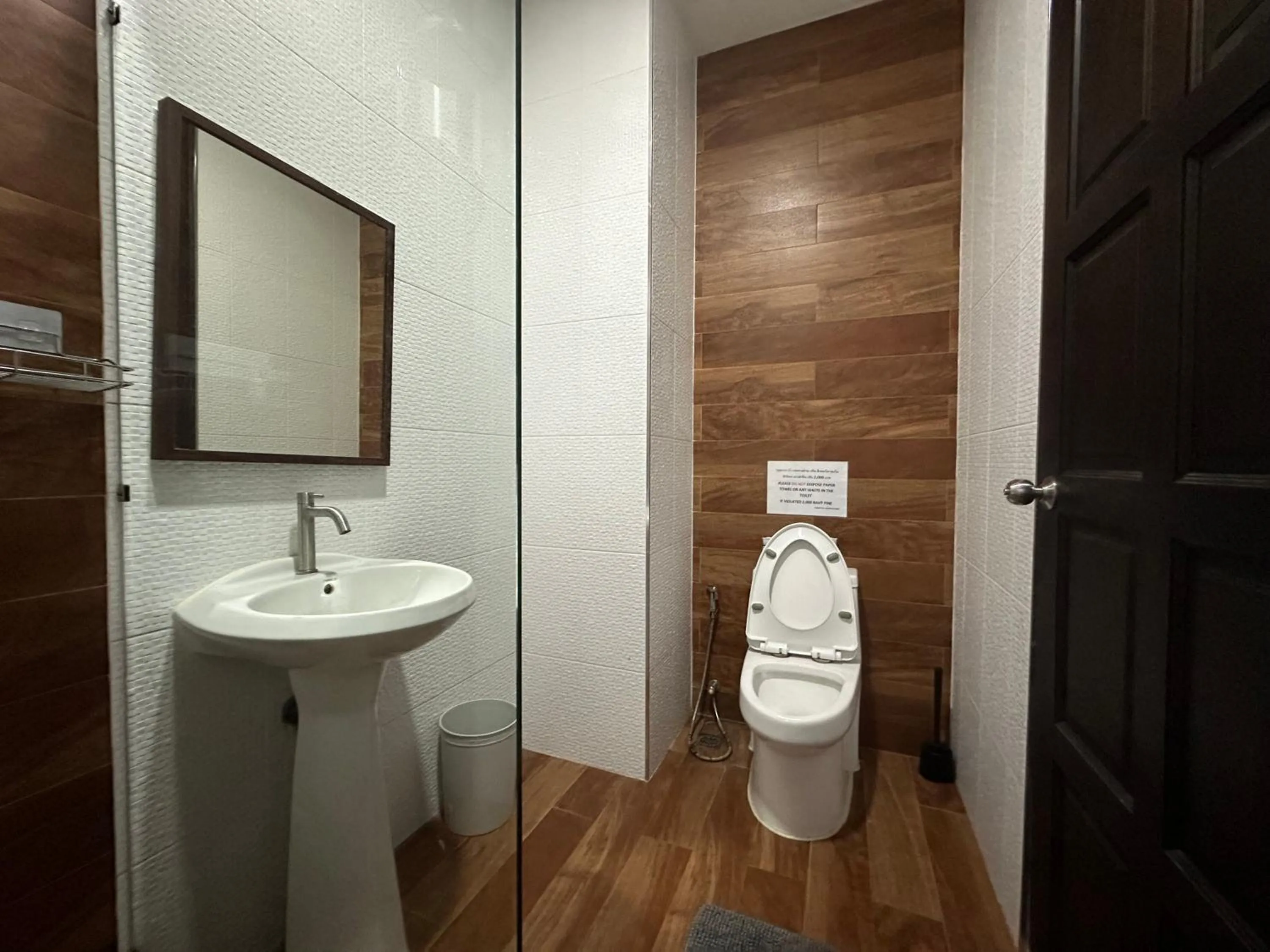 Toilet in PomPom Home