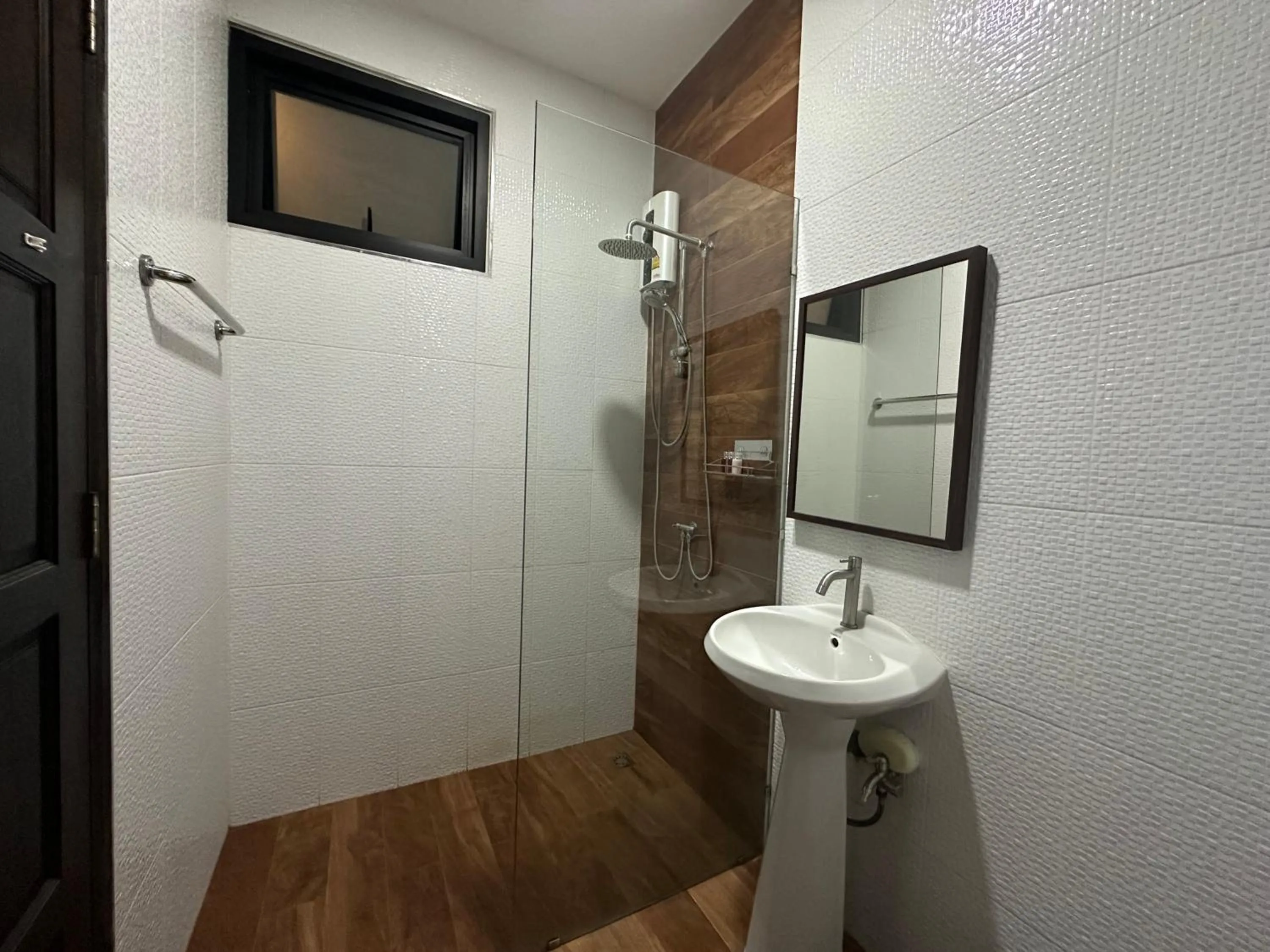 Shower in PomPom Home