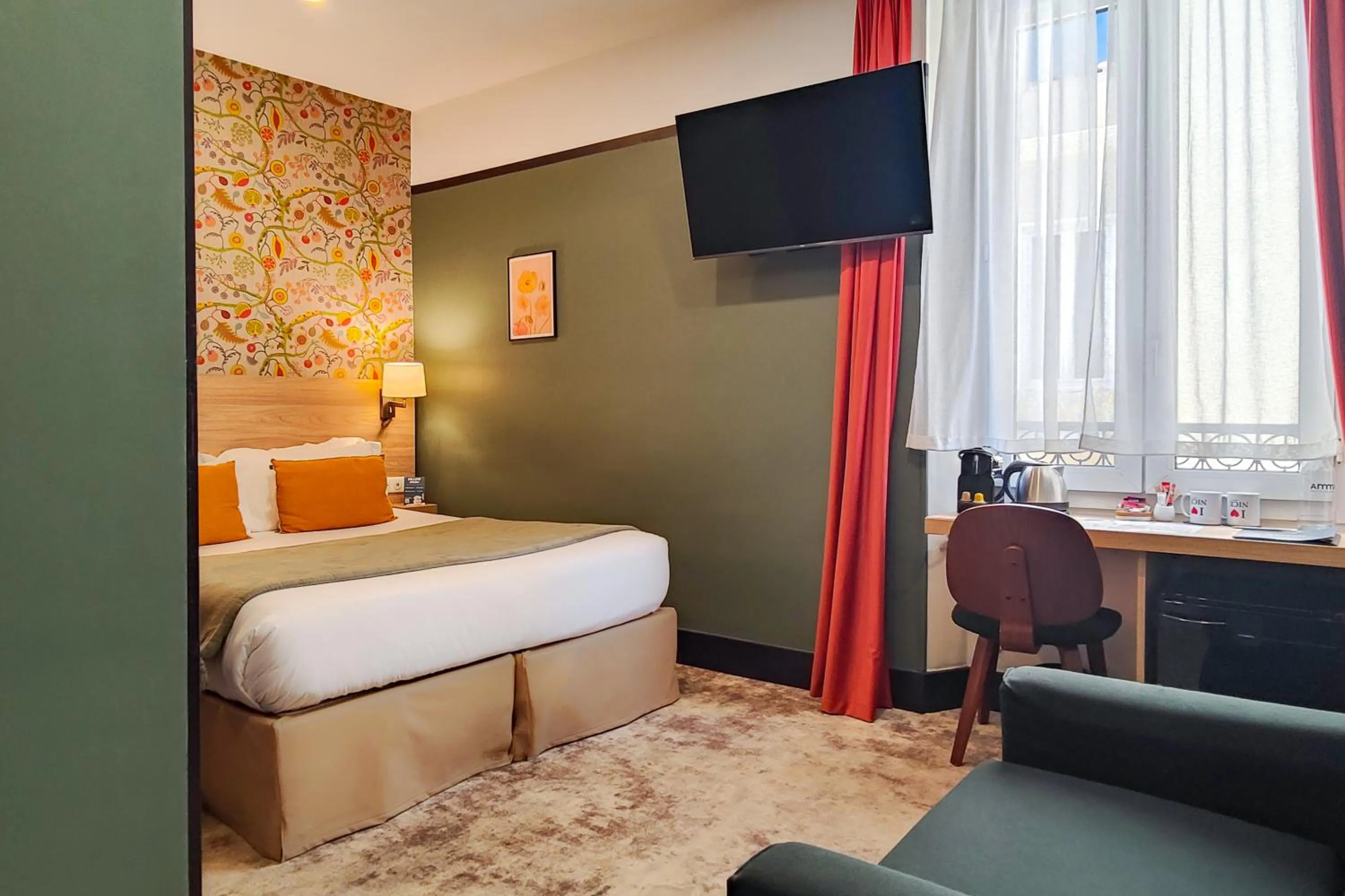 Photo of the whole room, Bed in Hôtel de France, un hôtel AMMI