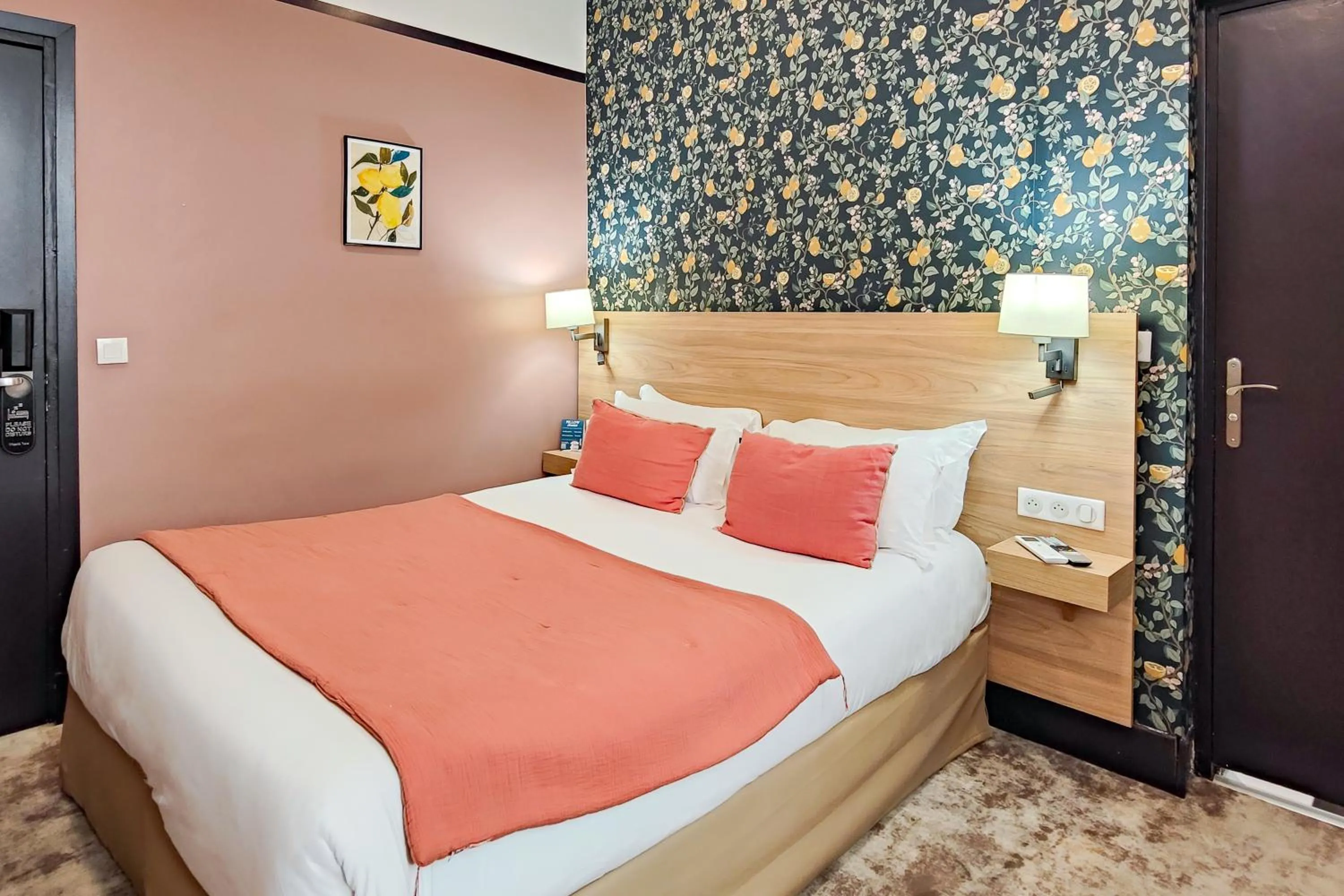 Bed in Hôtel de France, un hôtel AMMI