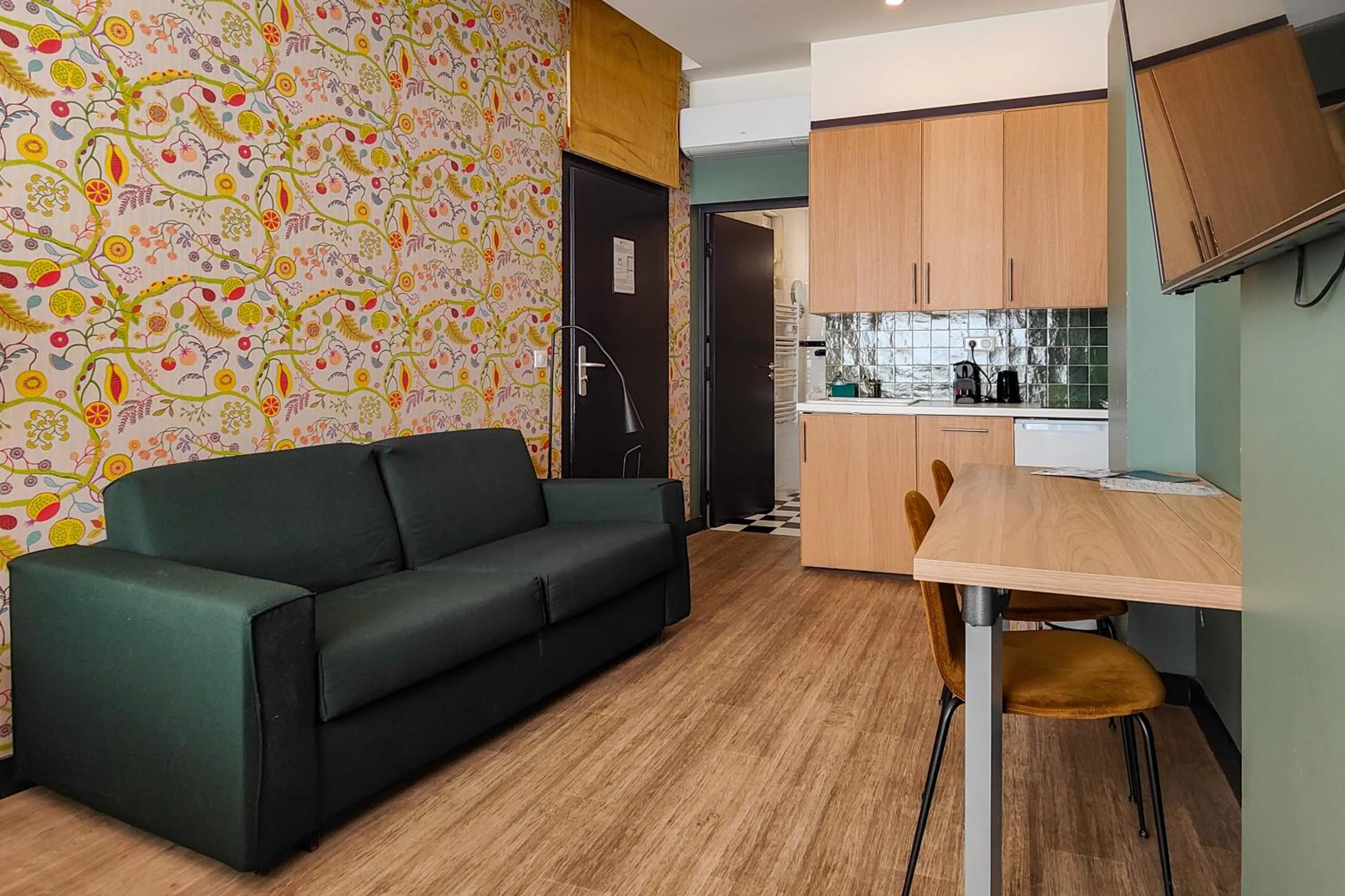 Photo of the whole room in Hôtel de France, un hôtel AMMI