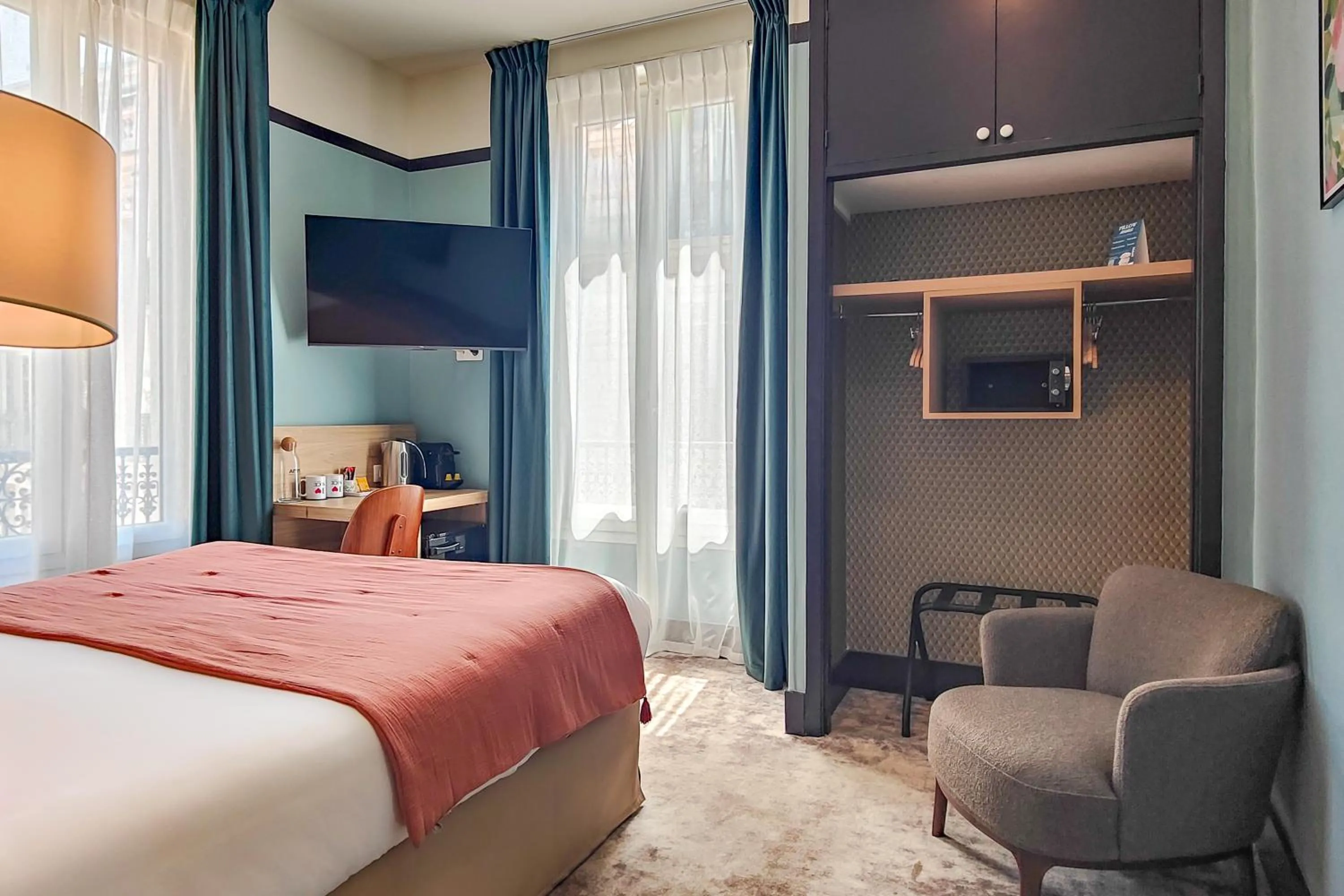 Photo of the whole room, Bed in Hôtel de France, un hôtel AMMI