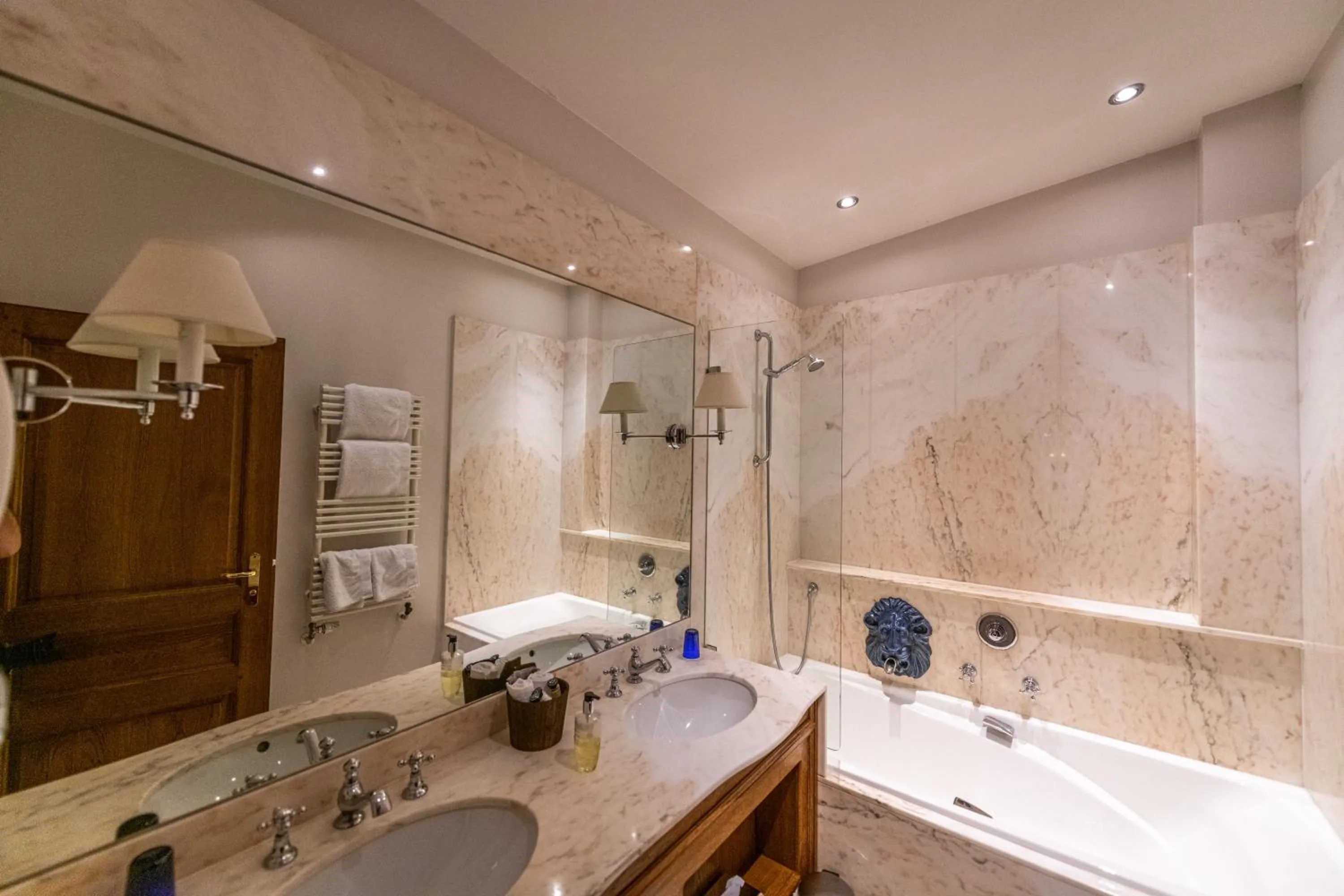 Bathroom in Auberge Saint Walfrid Hôtel Restaurant & Spa