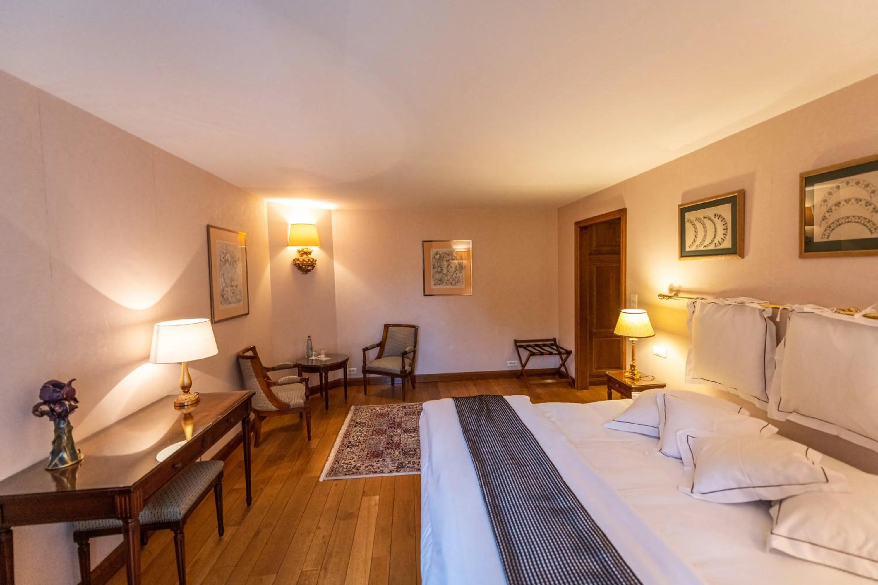 Bed in Auberge Saint Walfrid Hôtel Restaurant & Spa