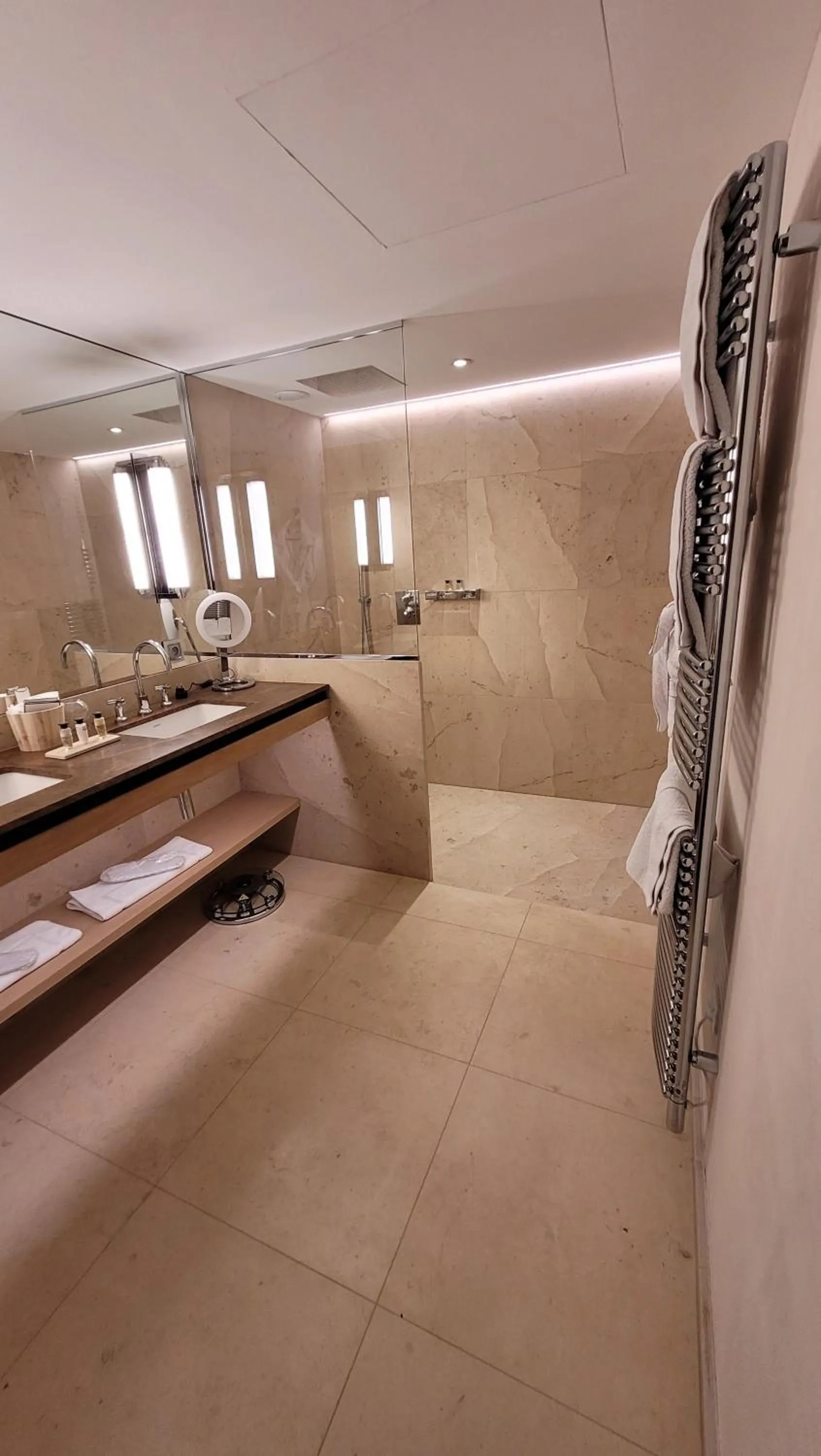 Bathroom in Auberge Saint Walfrid Hôtel Restaurant & Spa