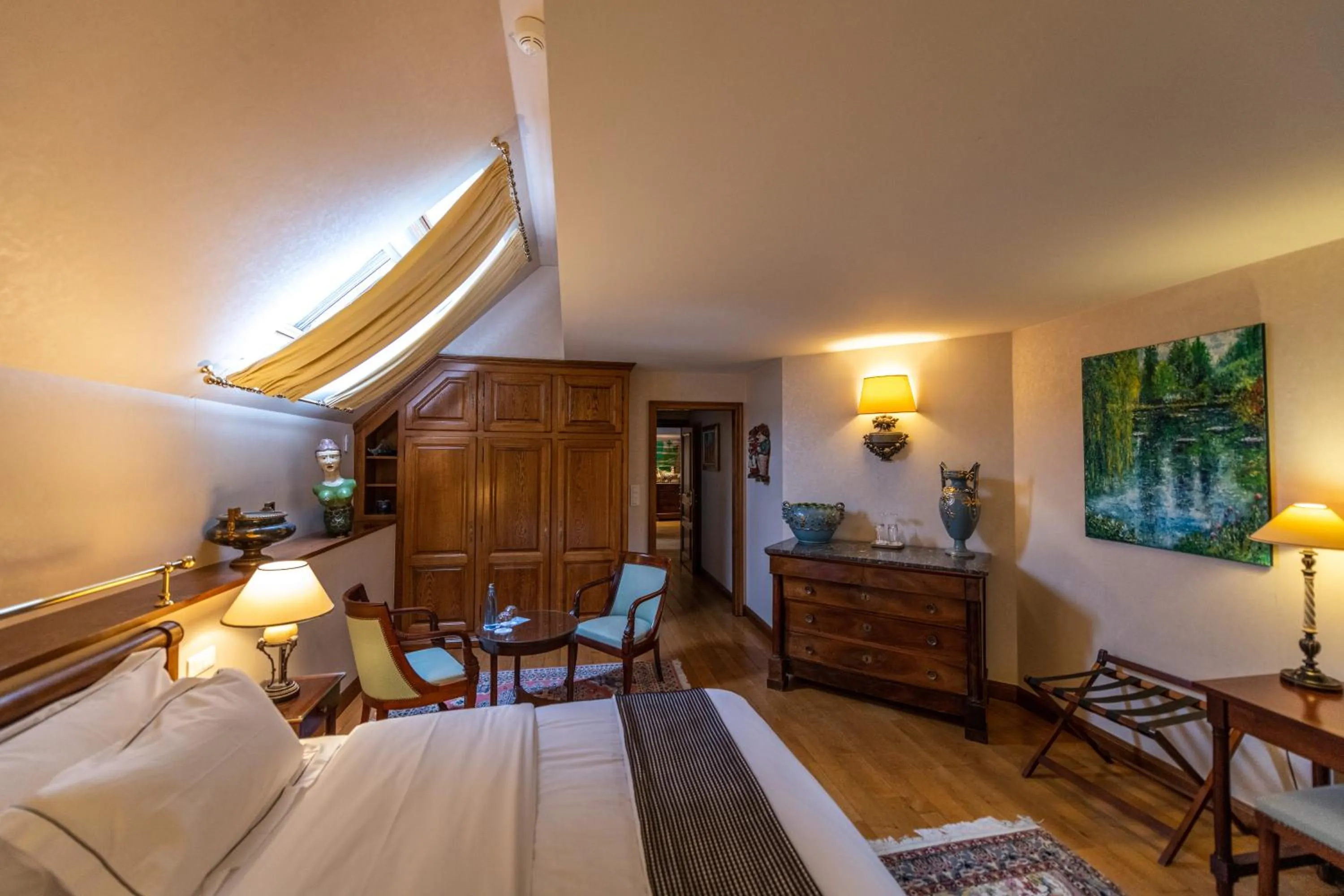 Photo of the whole room, Bed in Auberge Saint Walfrid Hôtel Restaurant & Spa