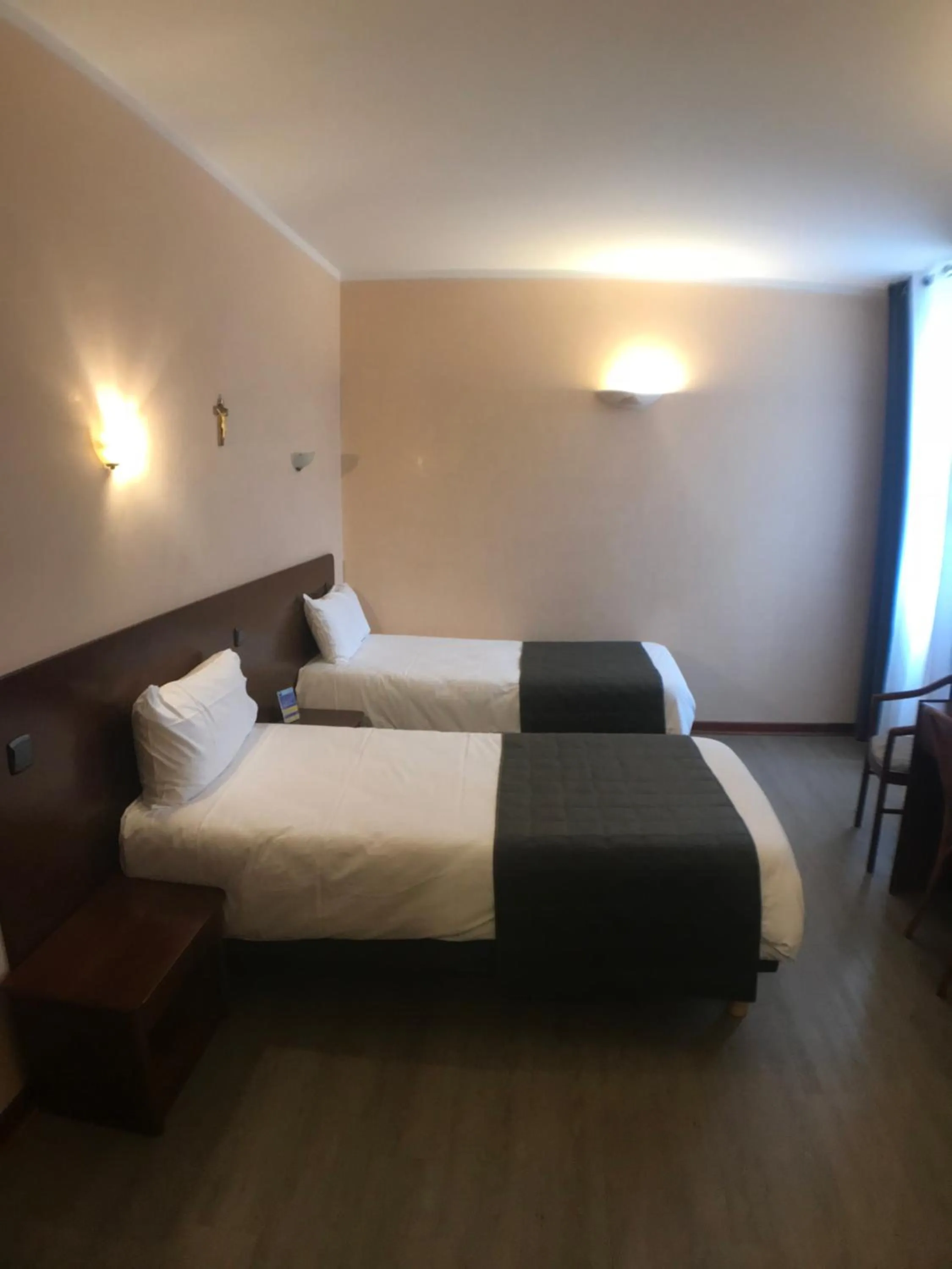 Bedroom, Bed in Hôtel Vesuvio