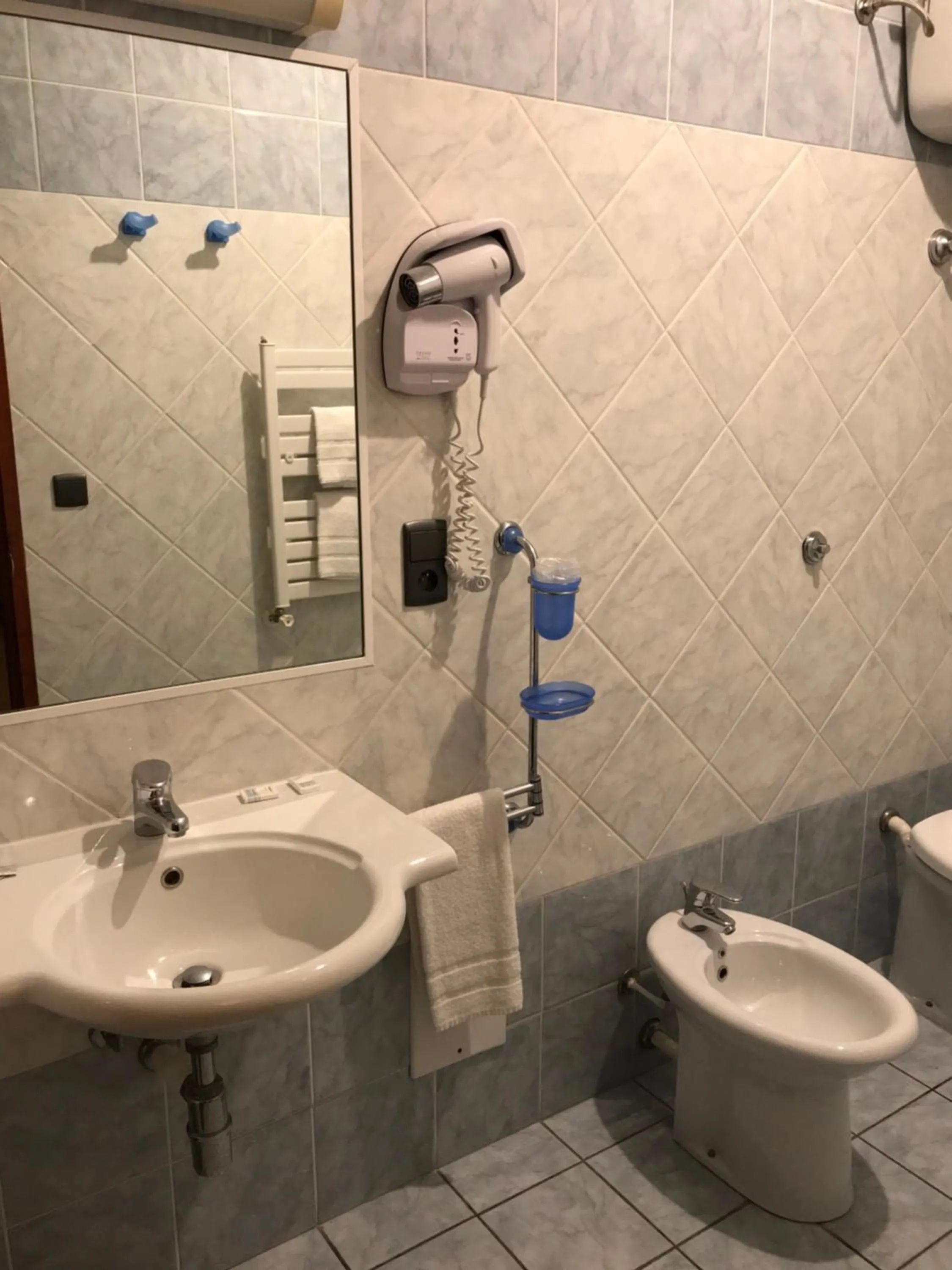 Bathroom in Hôtel Vesuvio