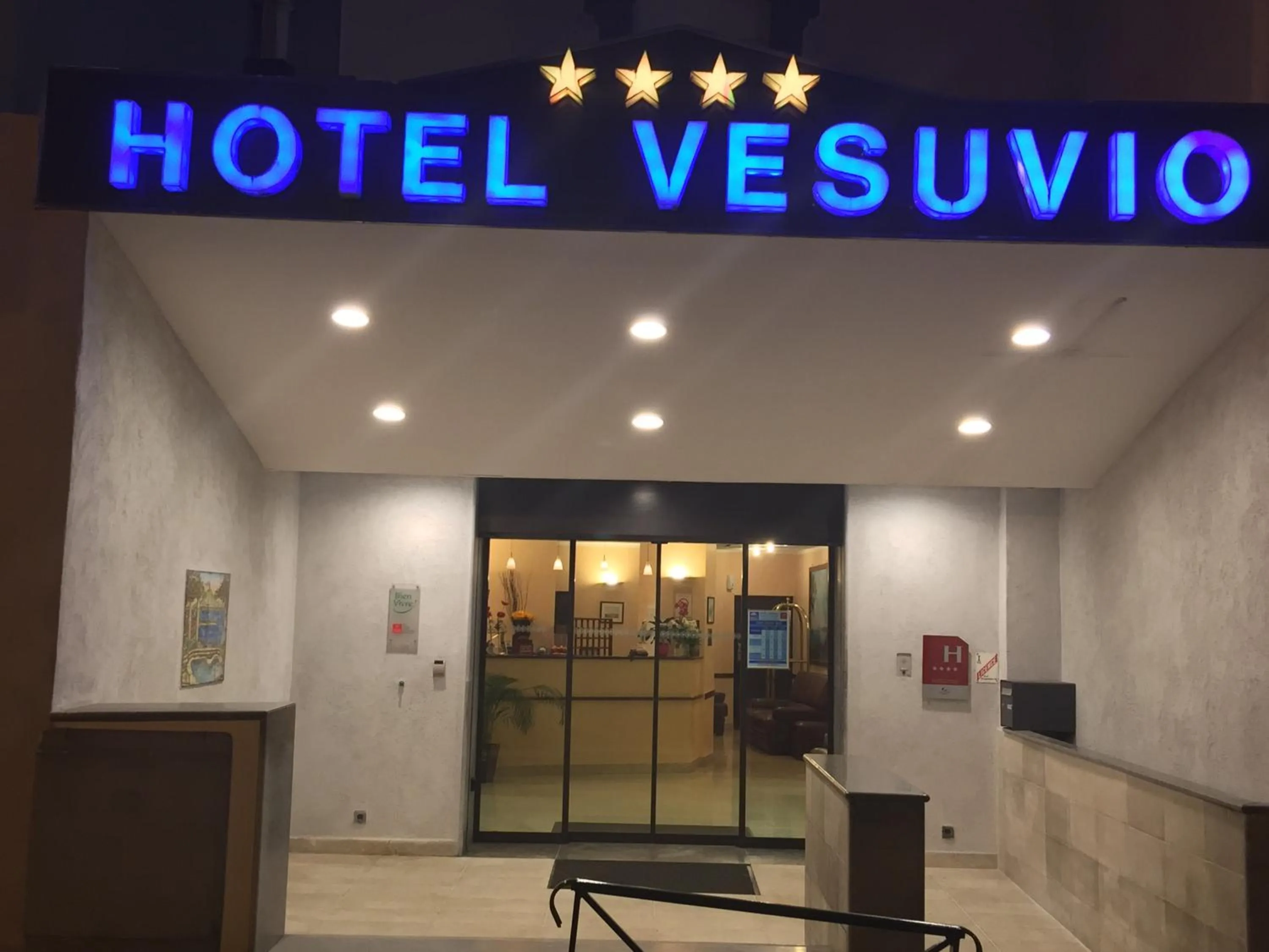 Facade/entrance in Hôtel Vesuvio