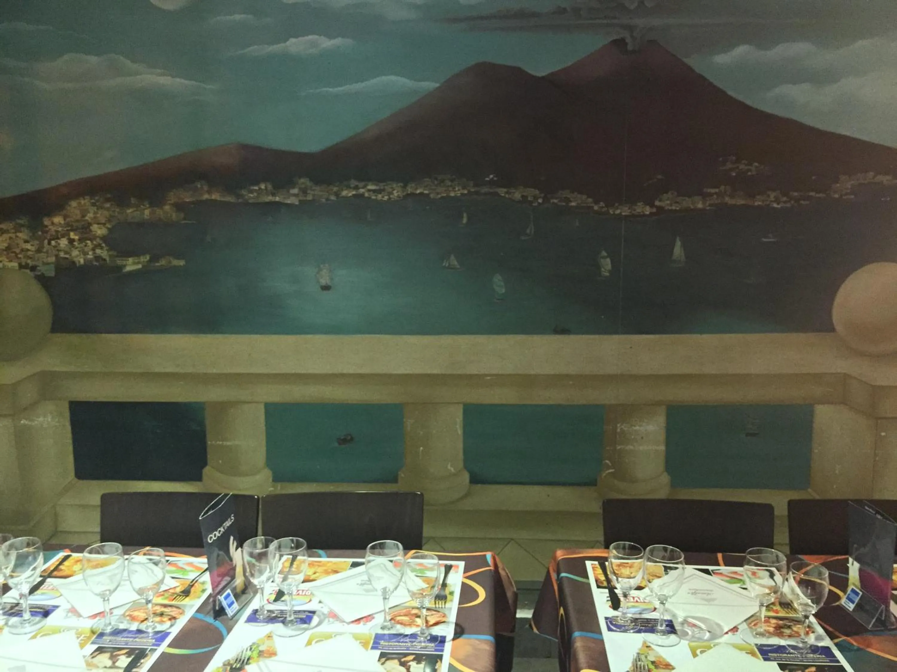 Restaurant/places to eat in Hôtel Vesuvio