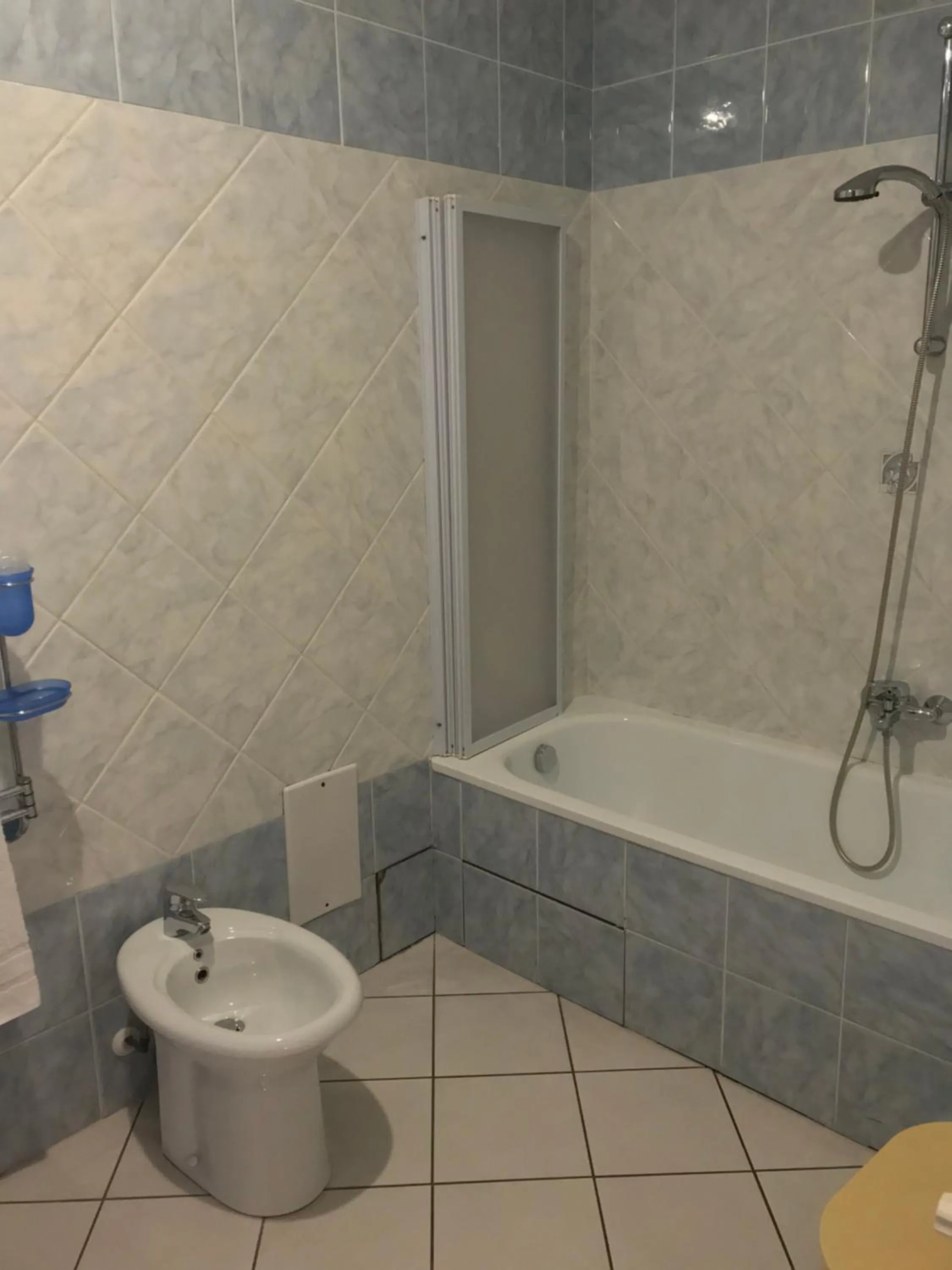 Bathroom in Hôtel Vesuvio