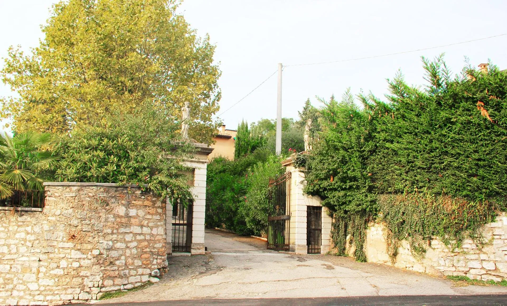 Property building in La Casetta di Alvaro