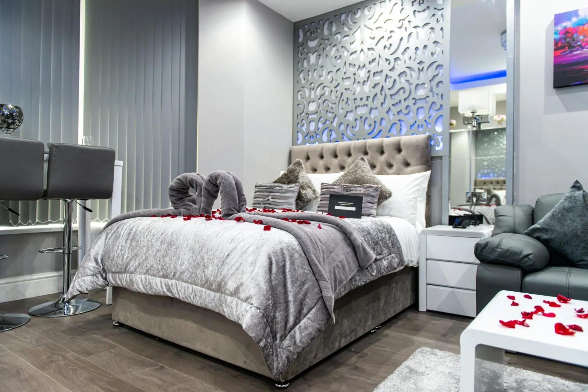 Living room, Bed in Aphrodite Suites