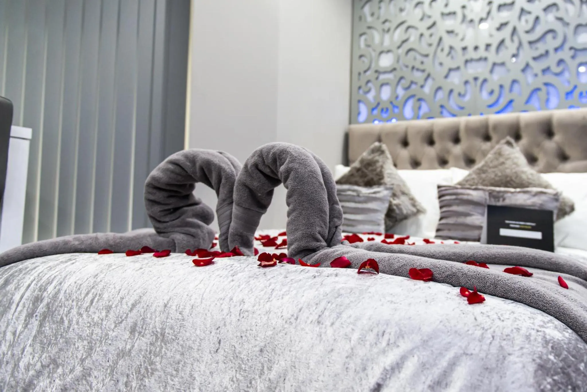 Living room, Bed in Aphrodite Suites