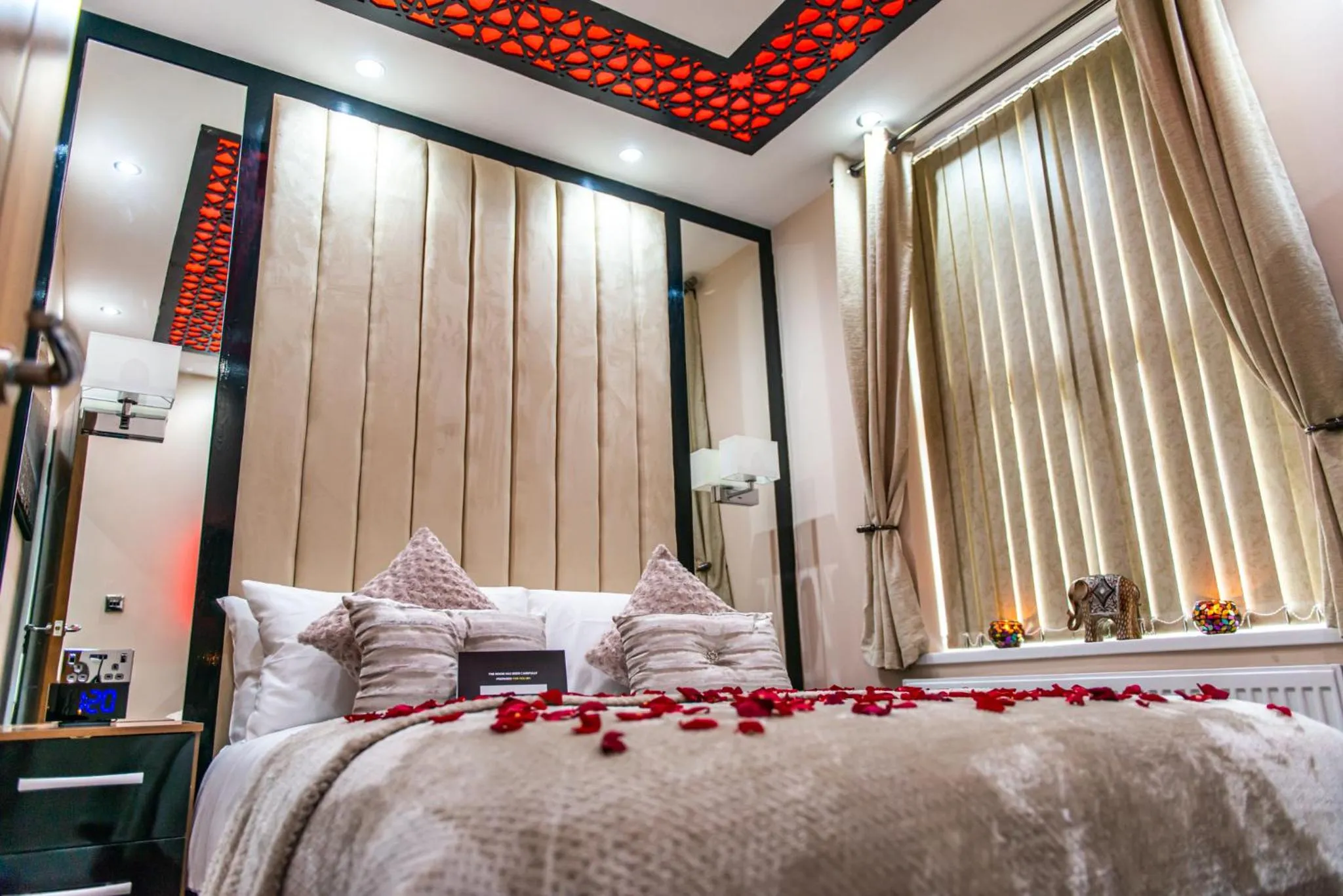 Bedroom, Bed in Aphrodite Suites