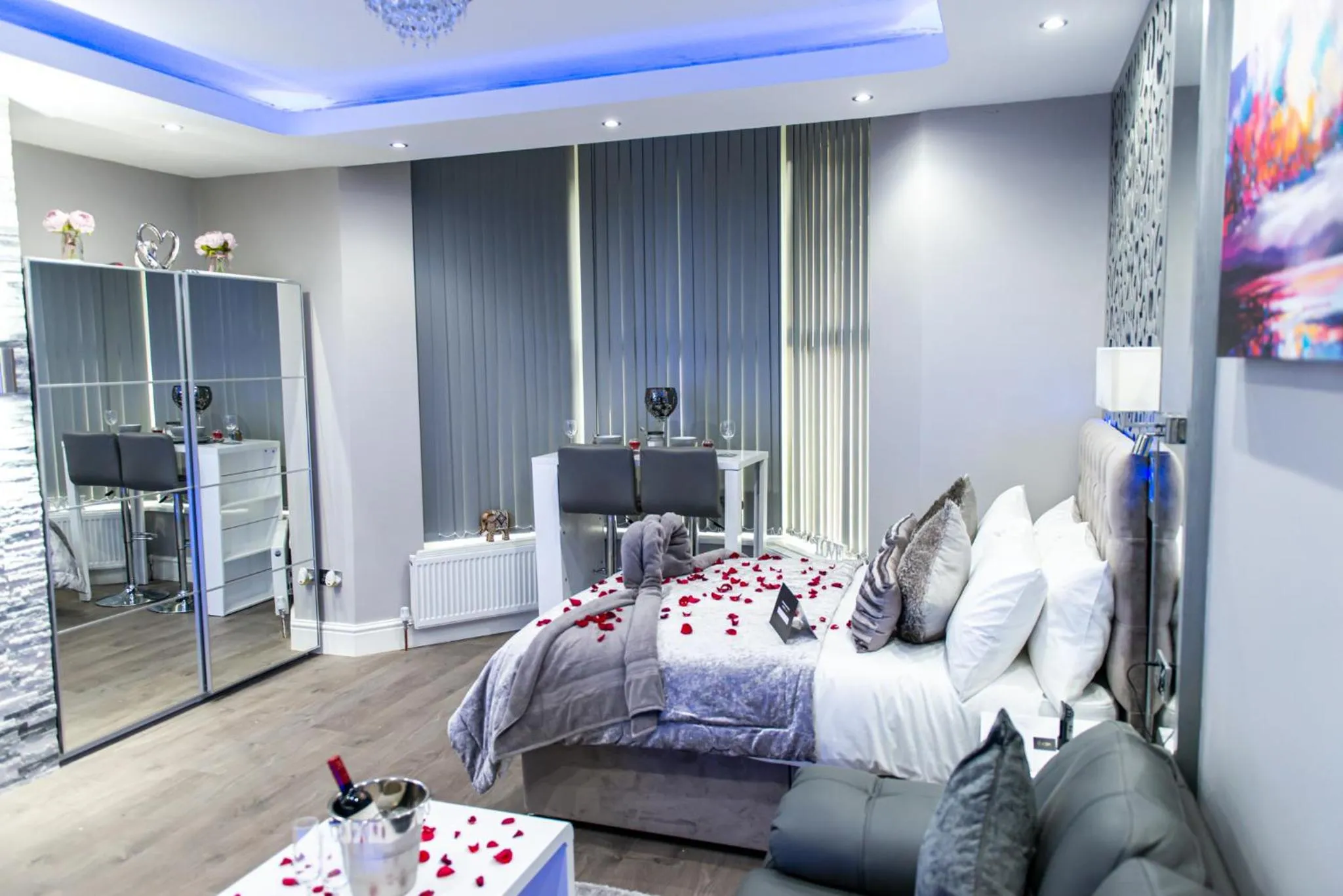 Living room, Bed in Aphrodite Suites