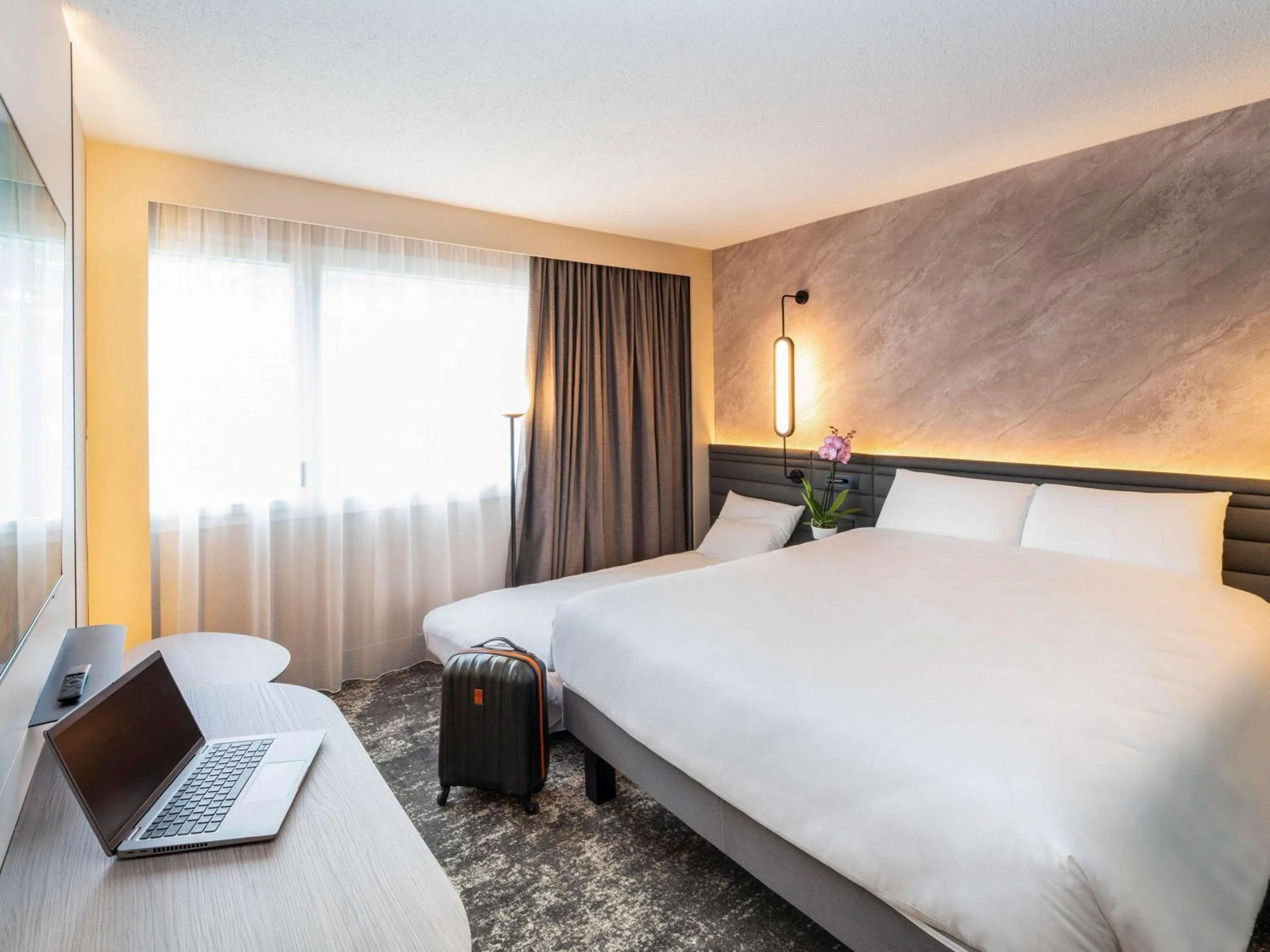 Bedroom, Bed in Hotel Mercure Angers Lac De Maine