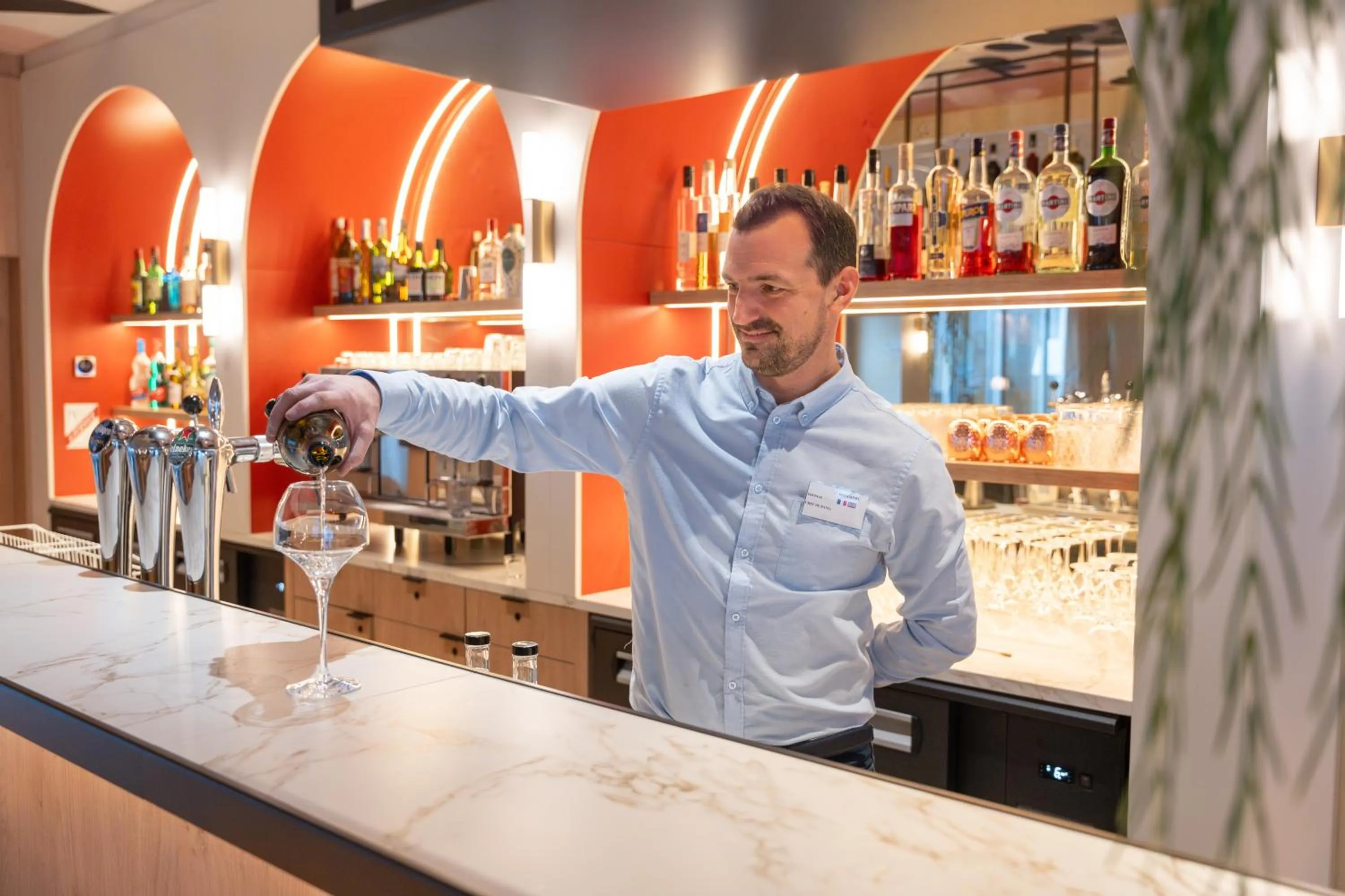 Lounge or bar in Novotel Angers Lac de Maine