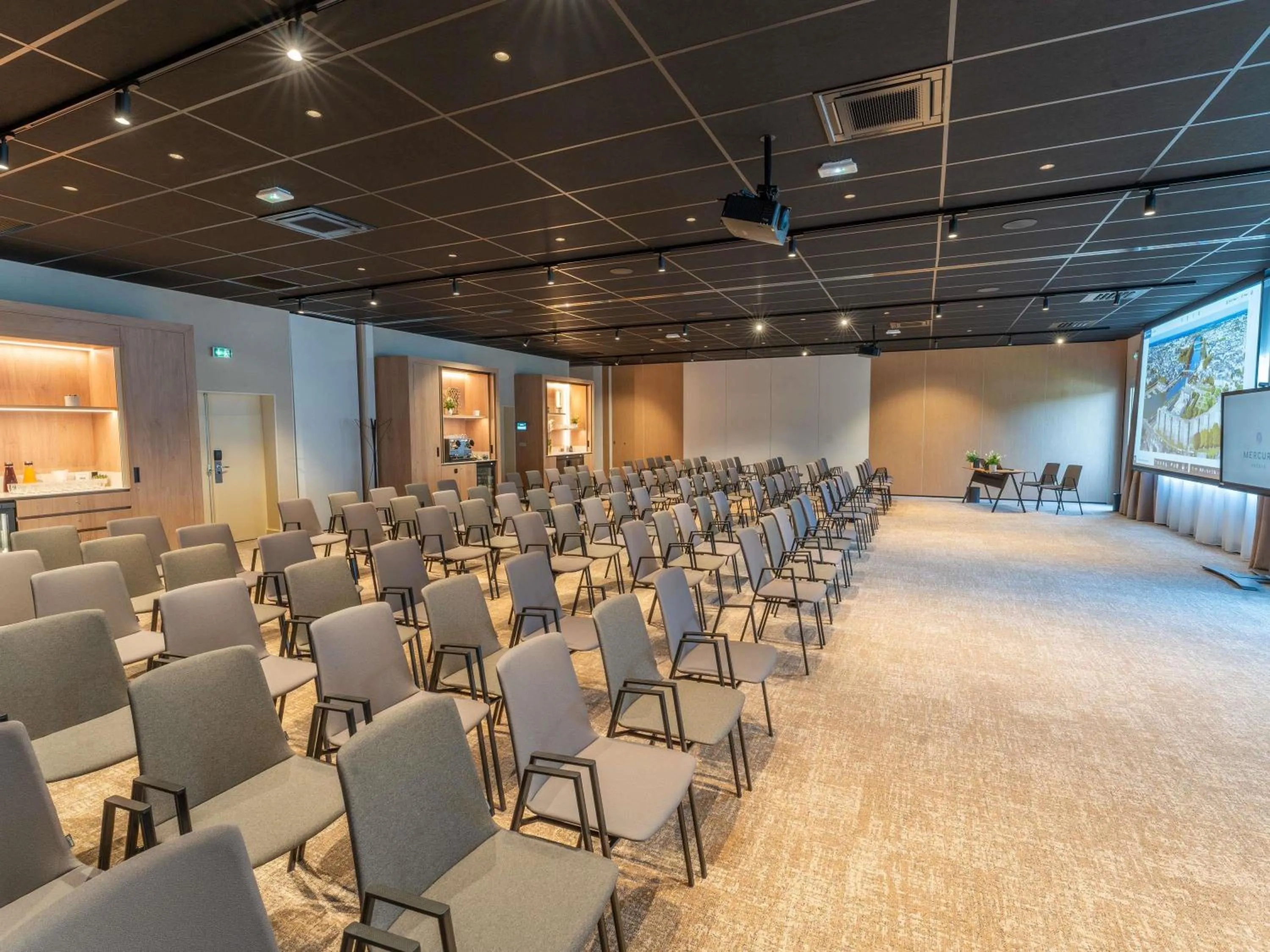 Meeting/conference room in Novotel Angers Lac de Maine