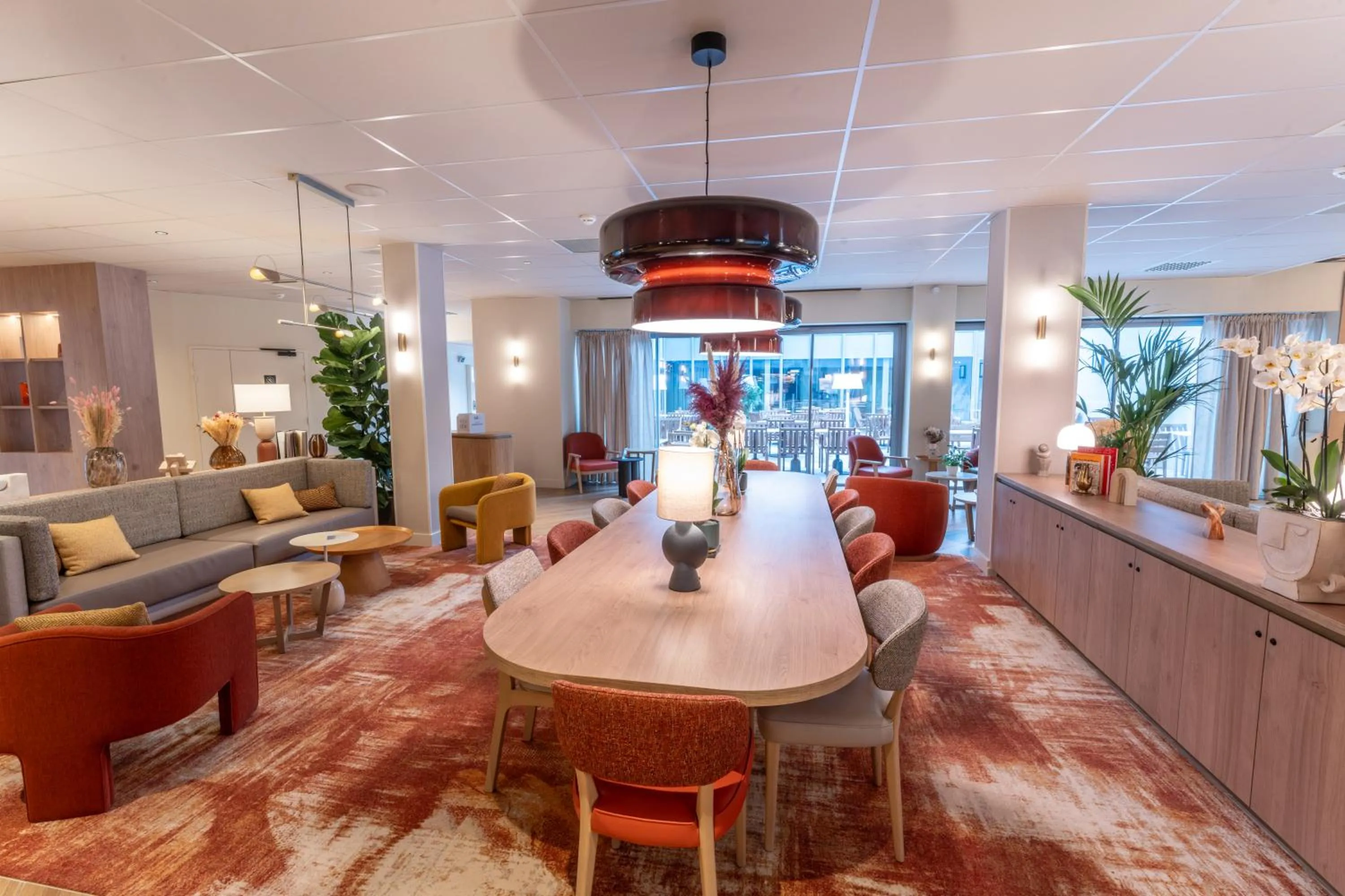Lounge or bar in Novotel Angers Lac de Maine