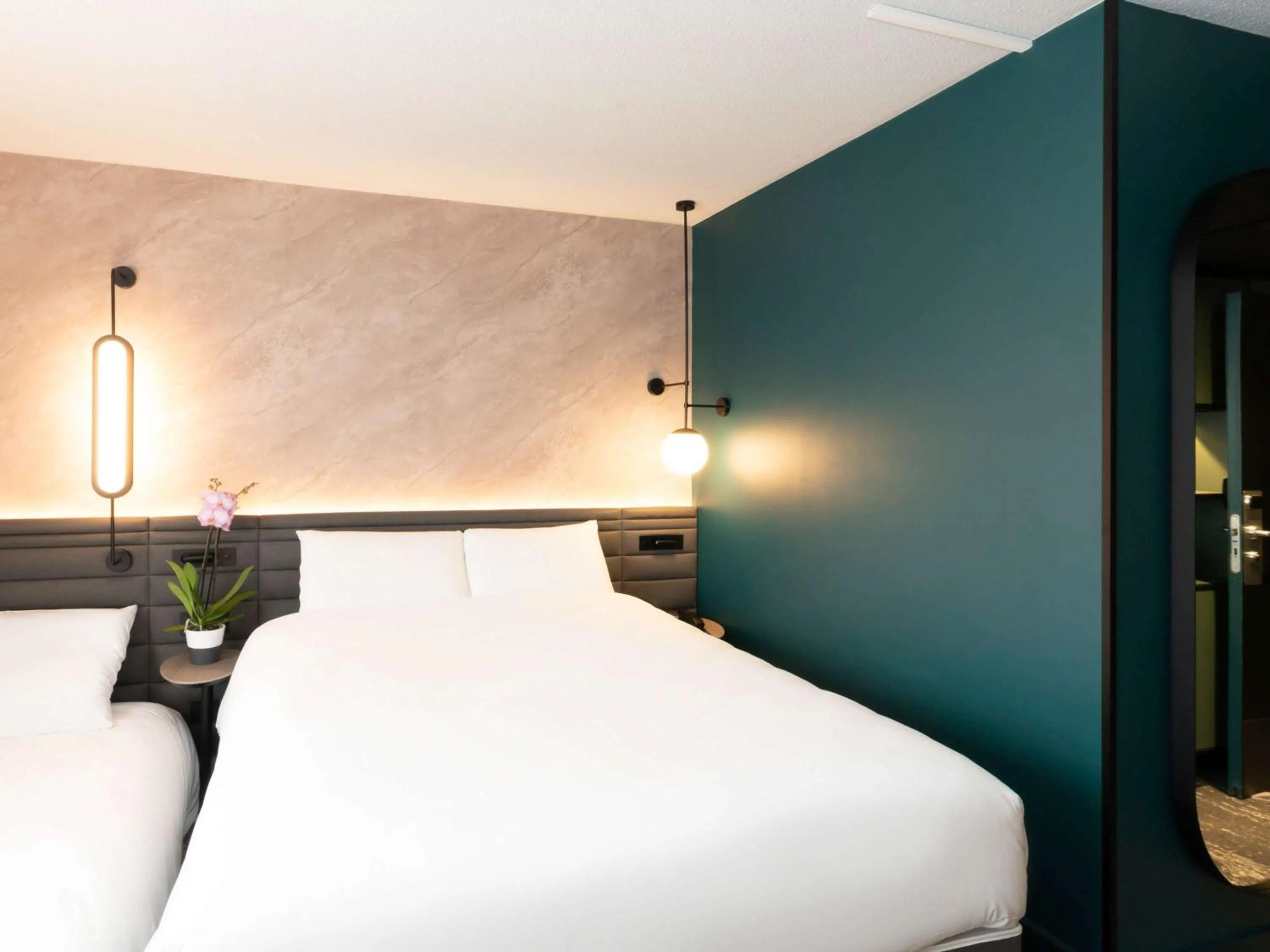 Bedroom, Bed in Hotel Mercure Angers Lac De Maine