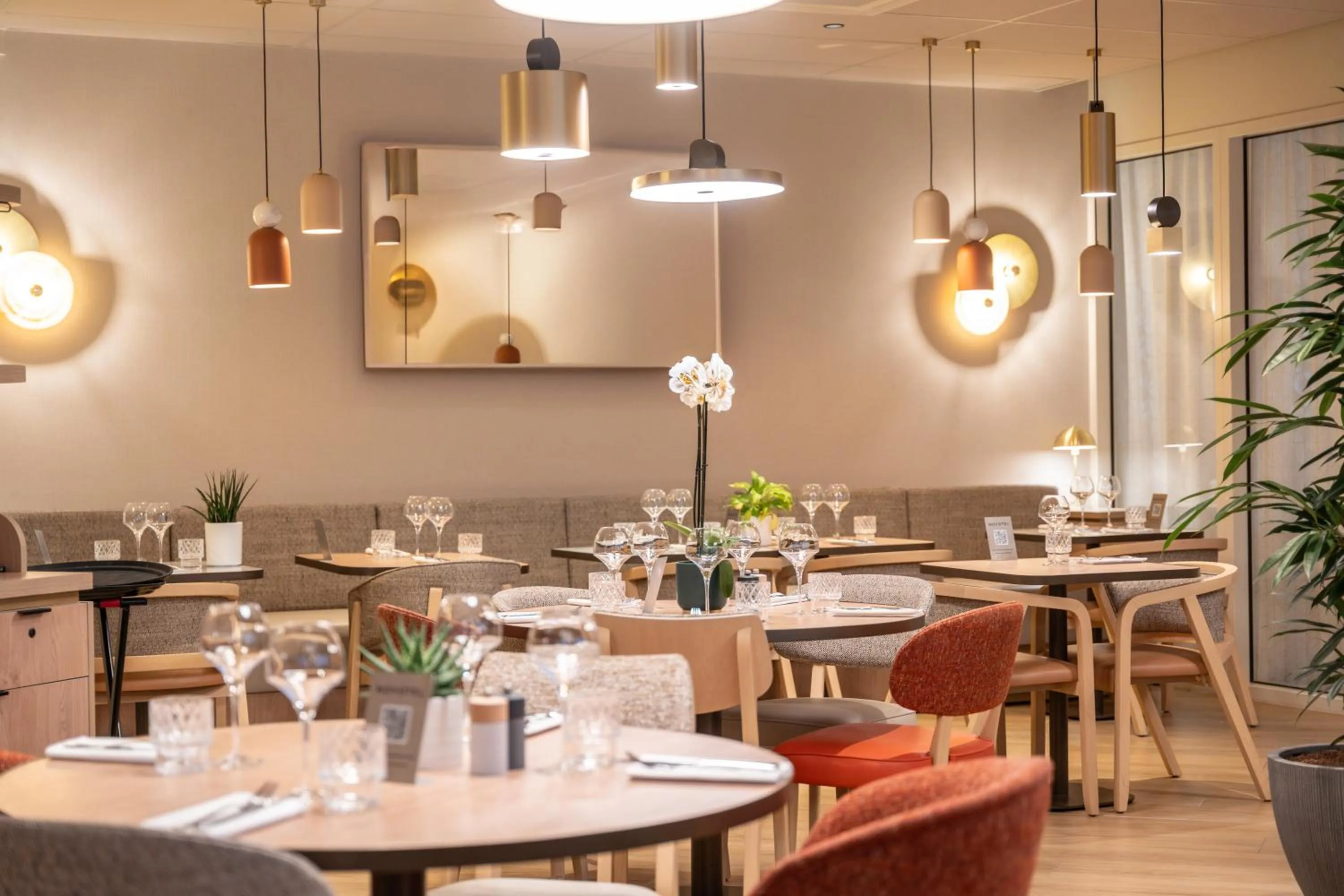 Restaurant/places to eat in Novotel Angers Lac de Maine