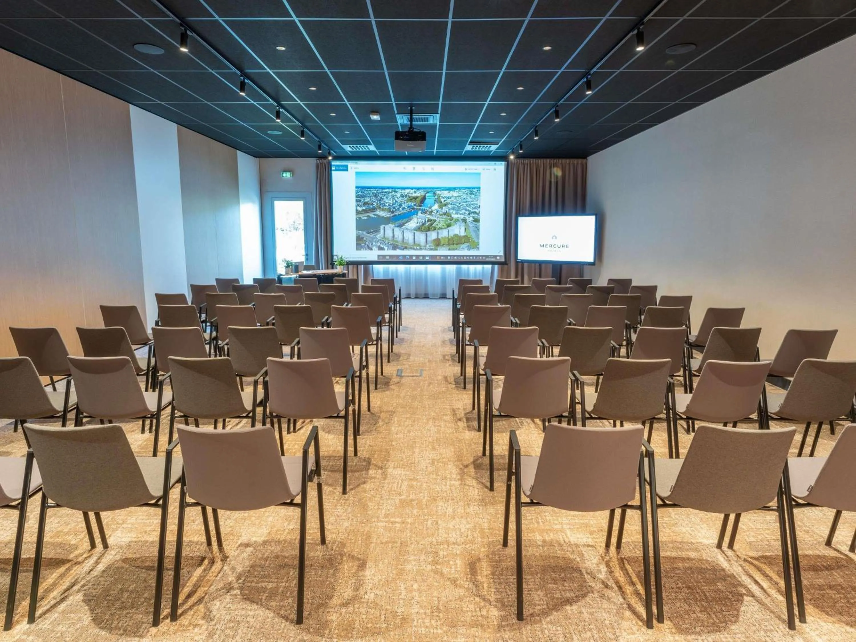 Meeting/conference room in Novotel Angers Lac de Maine