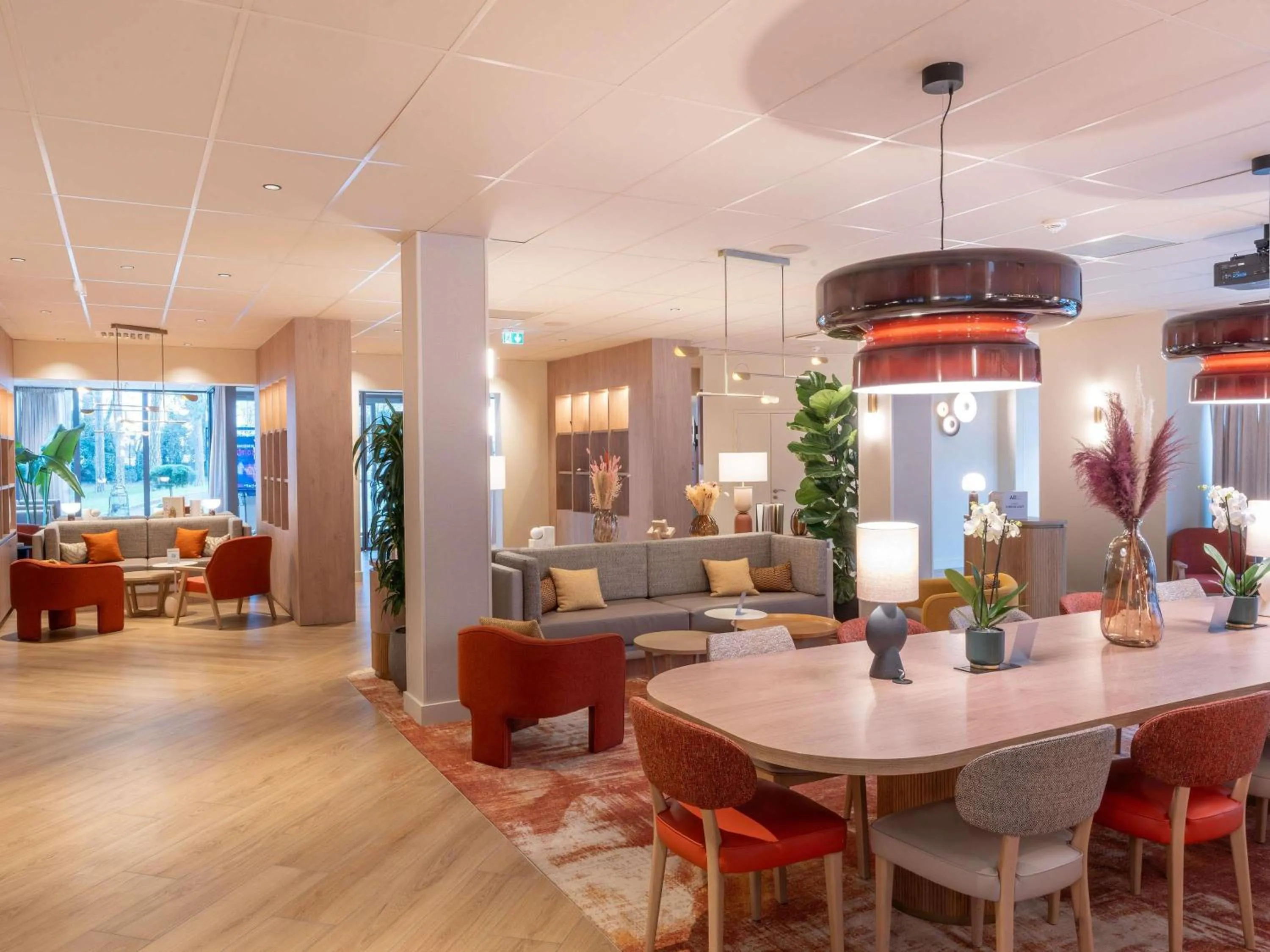 Lounge or bar in Hotel Mercure Angers Lac De Maine