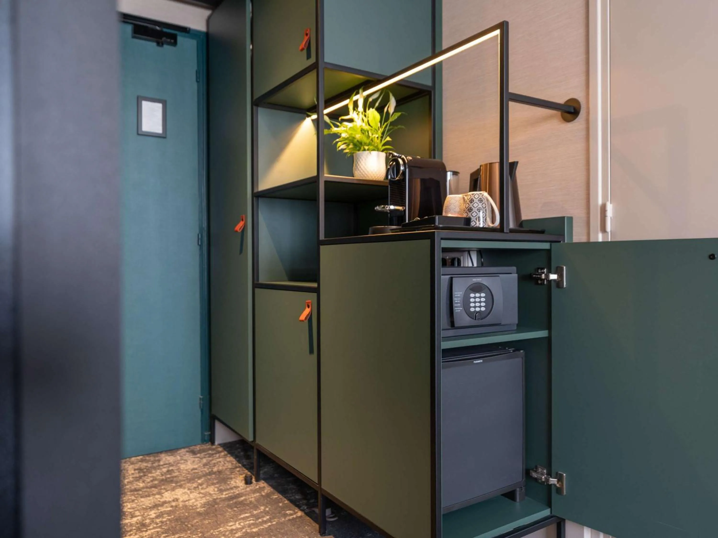 Bedroom in Hotel Mercure Angers Lac De Maine