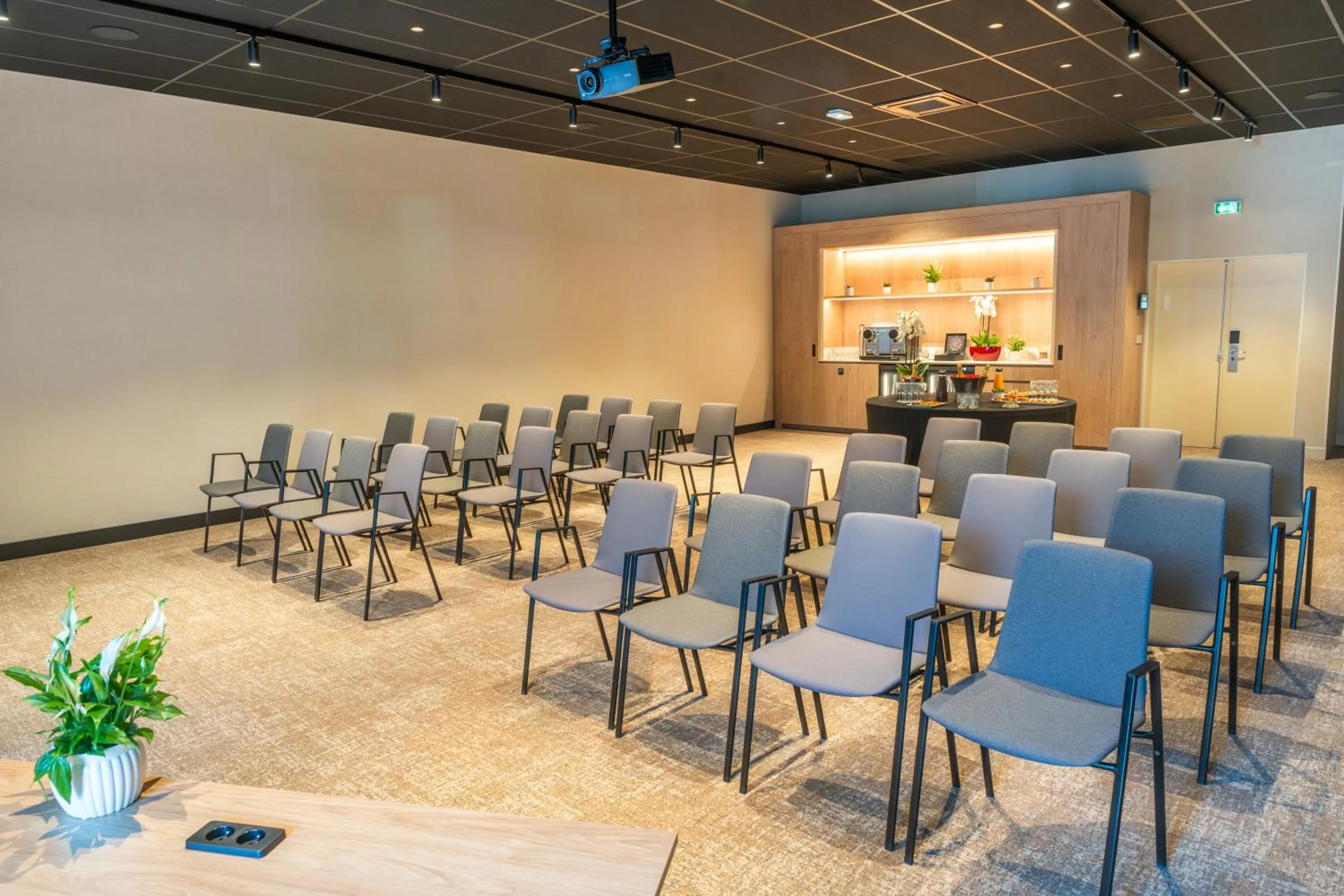Meeting/conference room in Novotel Angers Lac de Maine