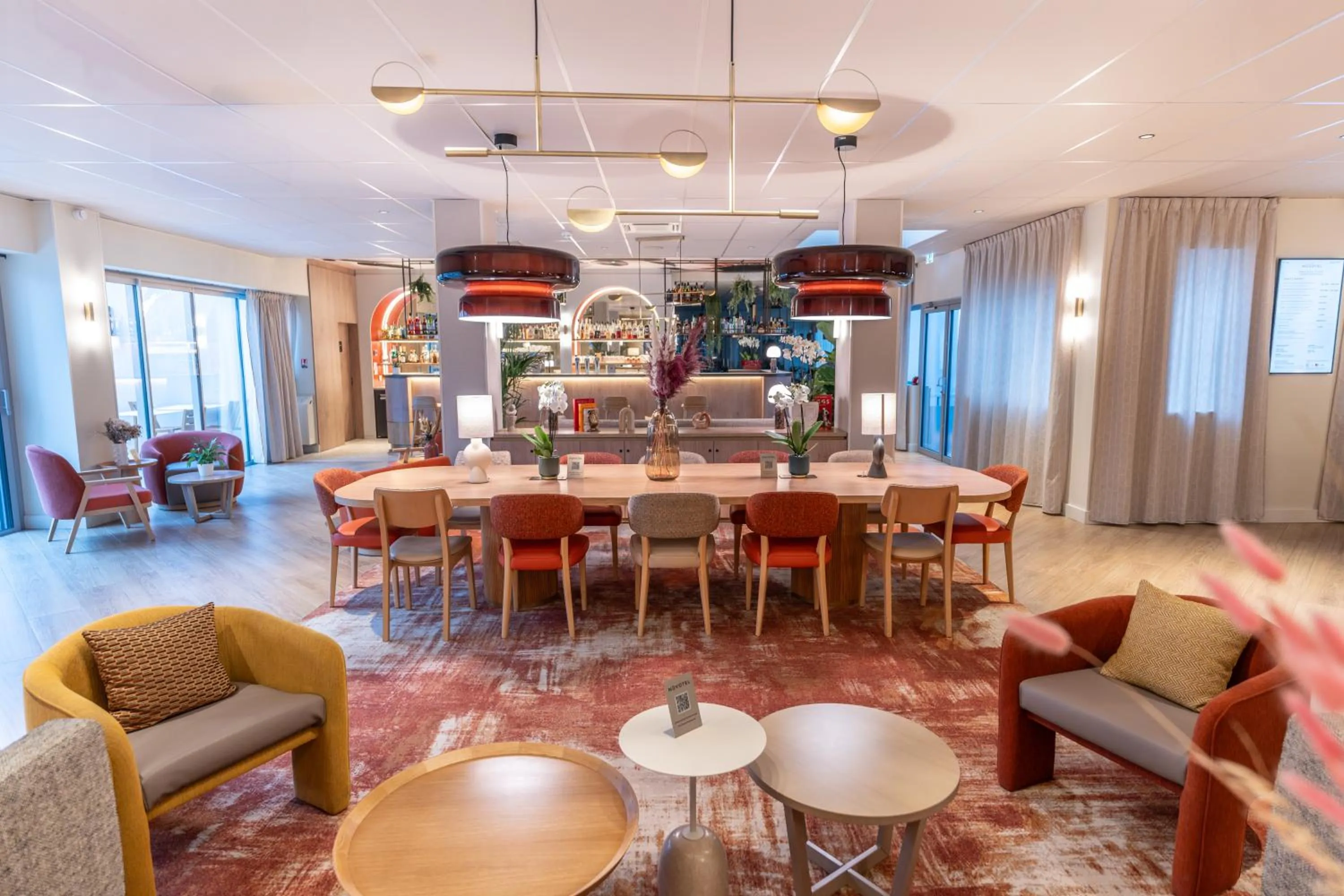 Lounge or bar in Novotel Angers Lac de Maine