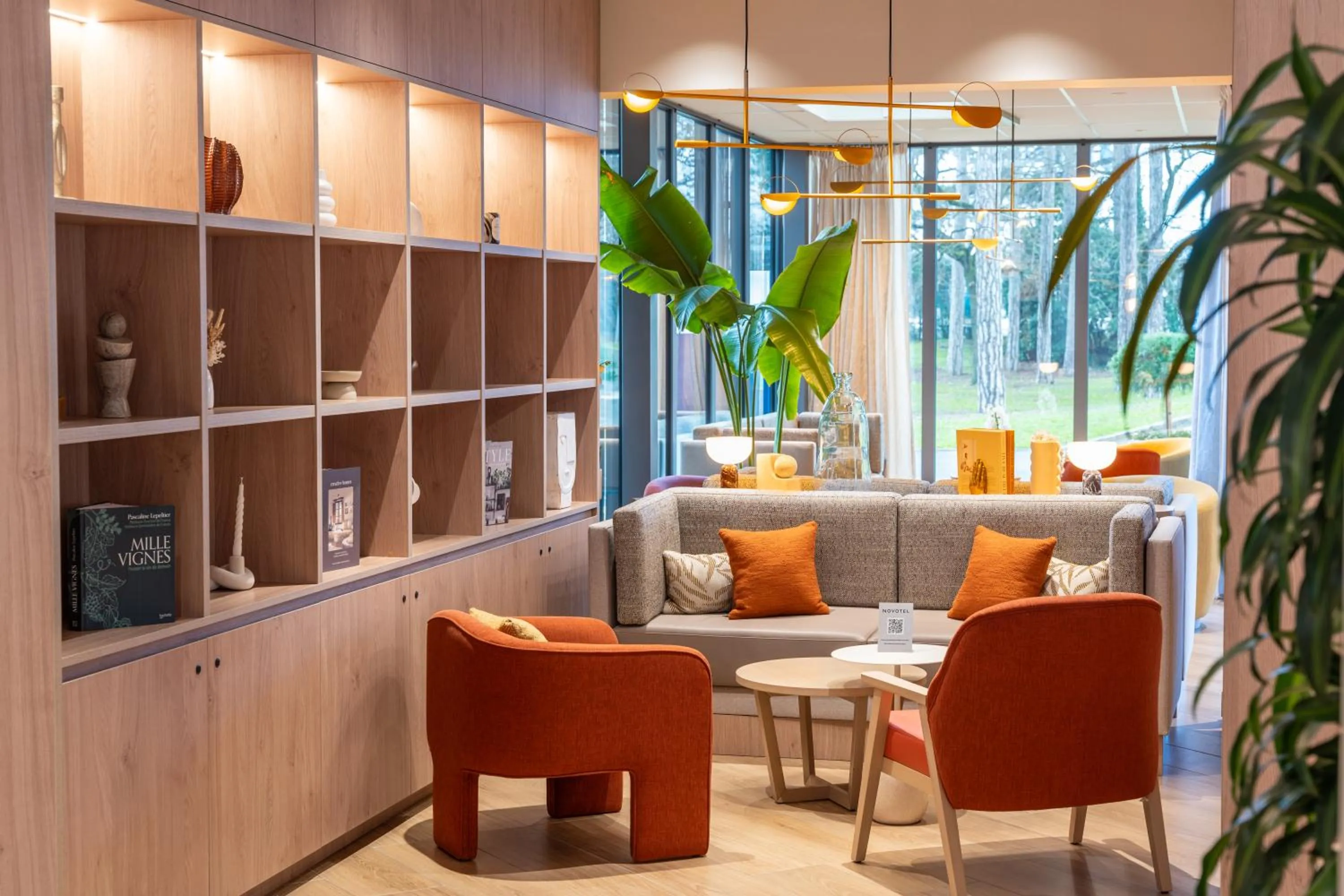 Lounge or bar in Novotel Angers Lac de Maine