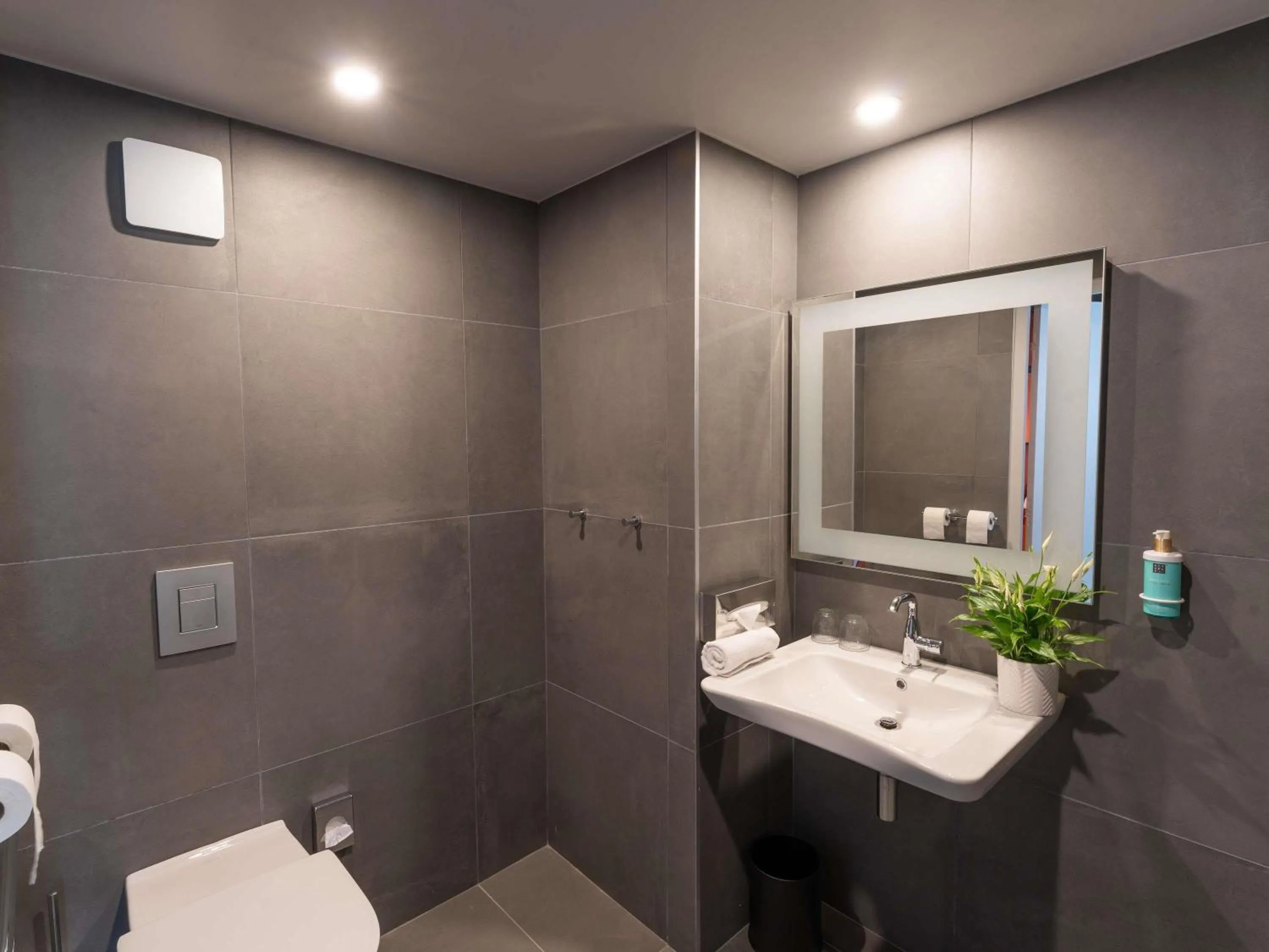 Bedroom in Novotel Angers Lac de Maine