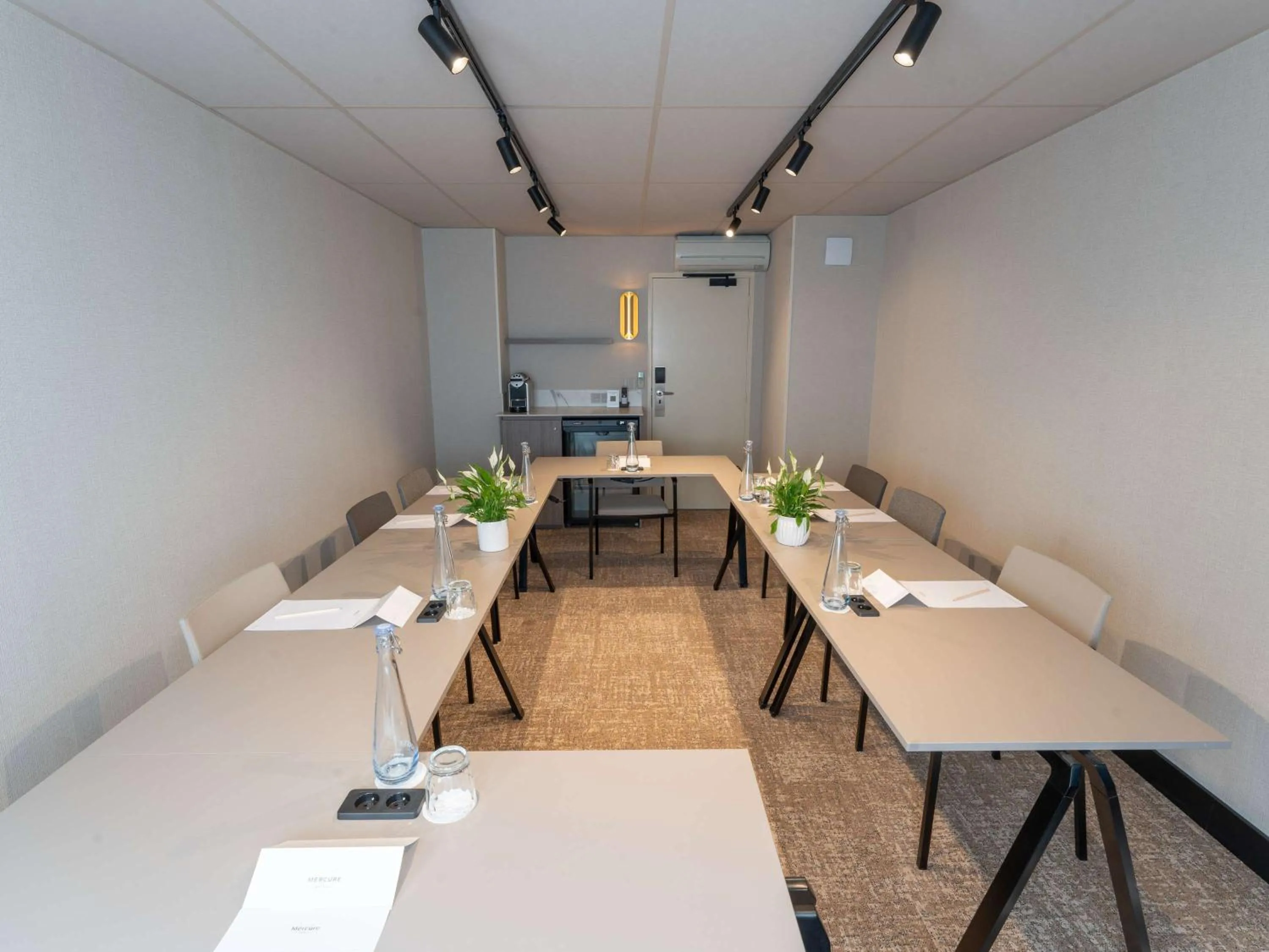 Meeting/conference room in Hotel Mercure Angers Lac De Maine