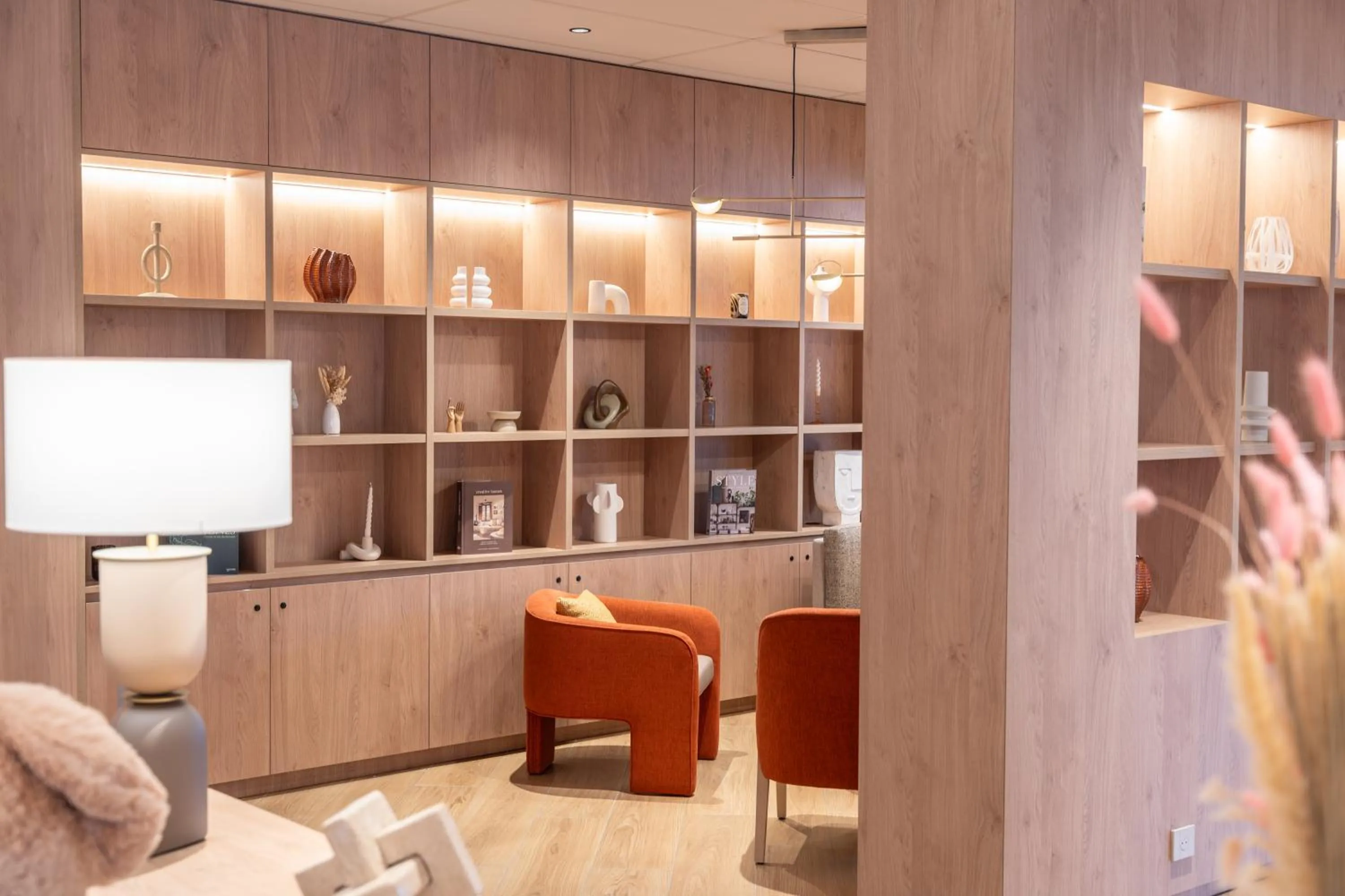 Lounge or bar in Novotel Angers Lac de Maine