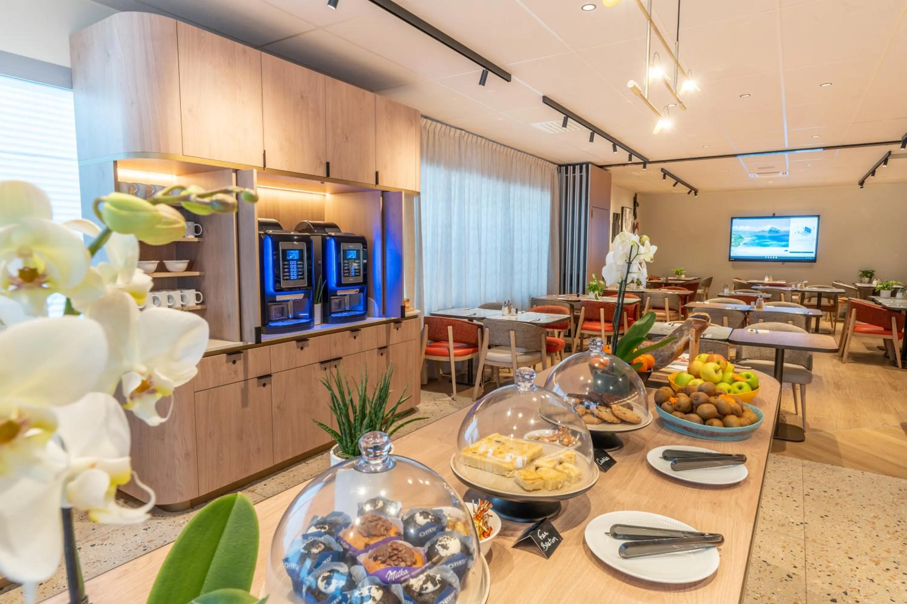 Breakfast in Novotel Angers Lac de Maine