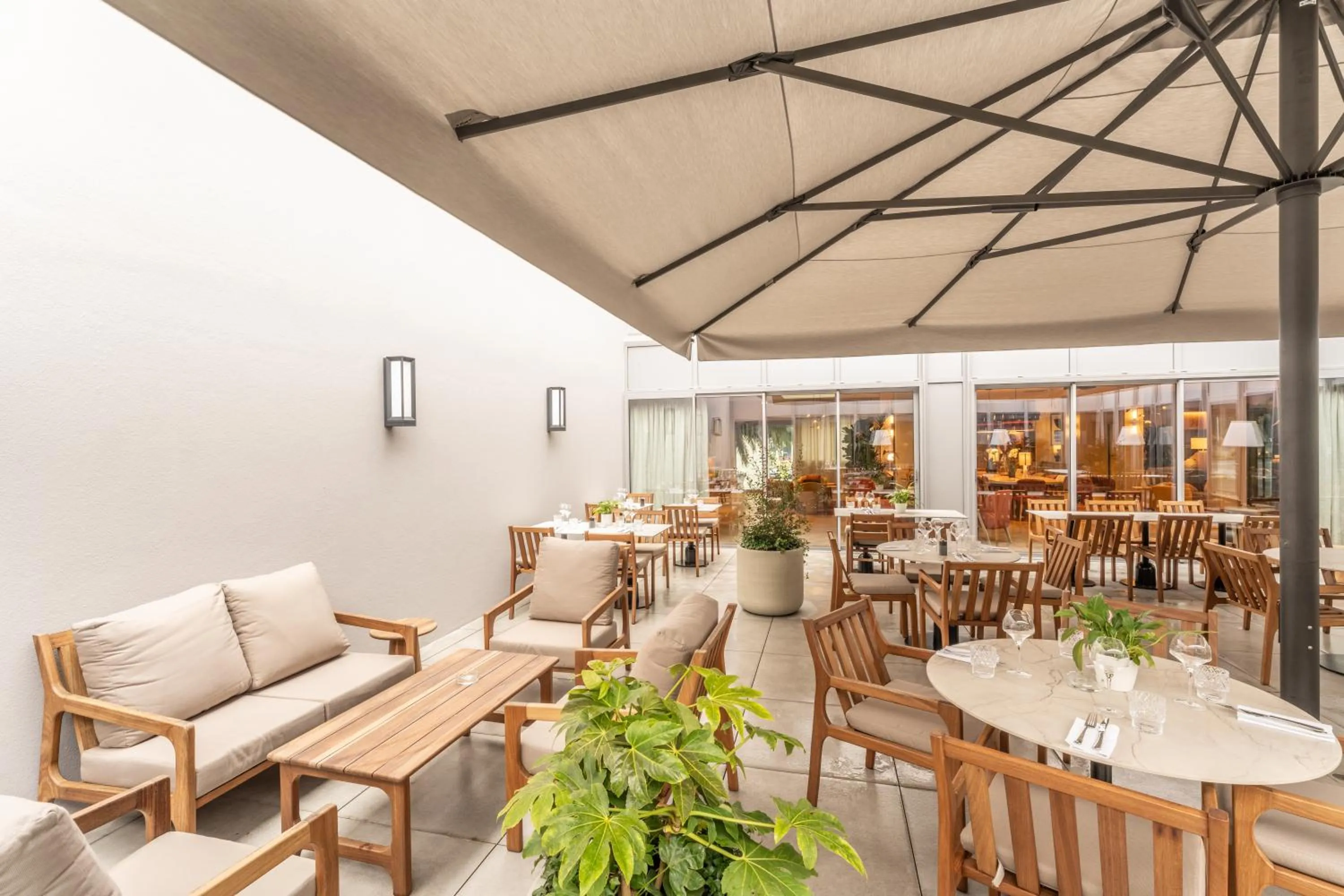 Patio in Novotel Angers Lac de Maine