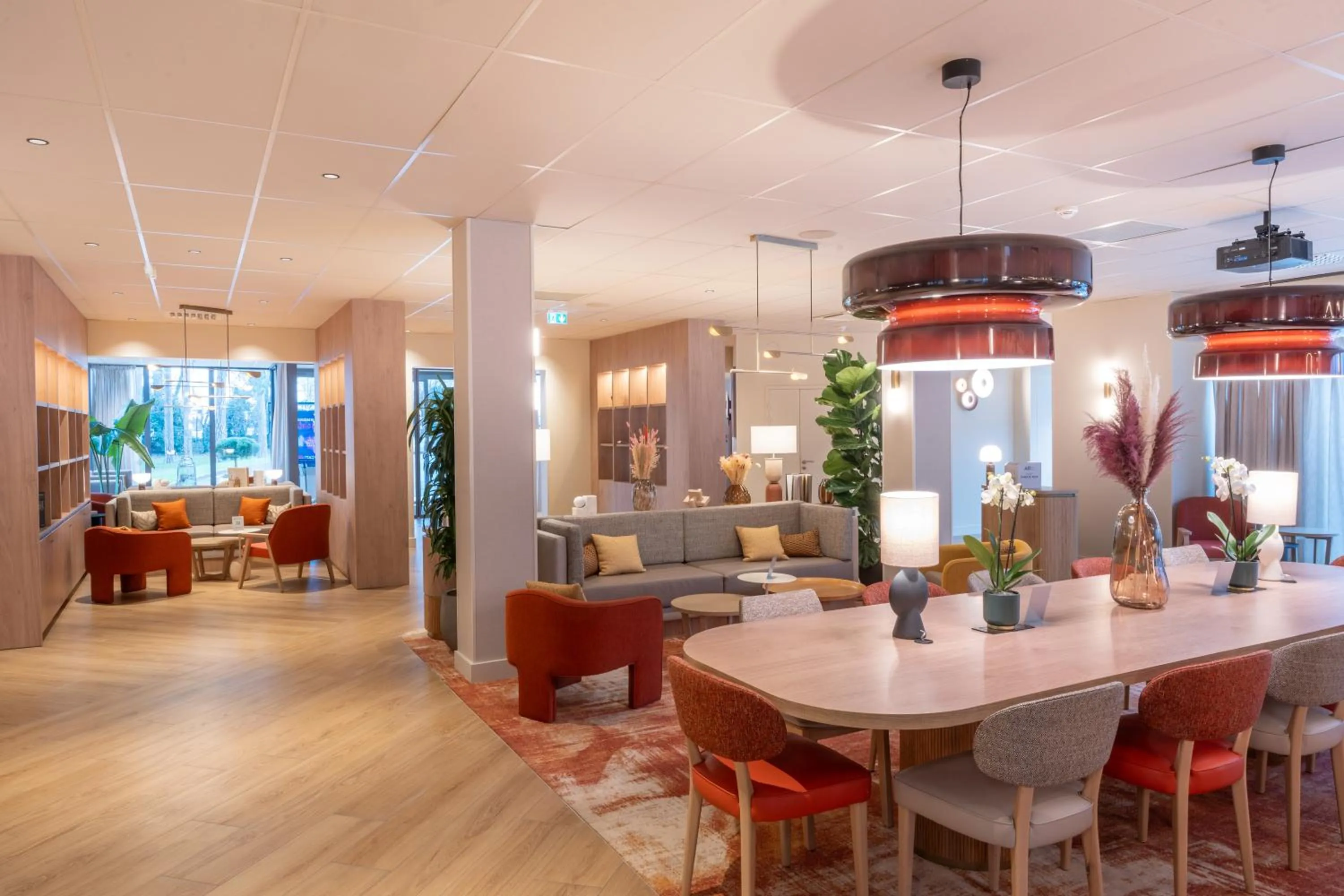 Lounge or bar in Novotel Angers Lac de Maine