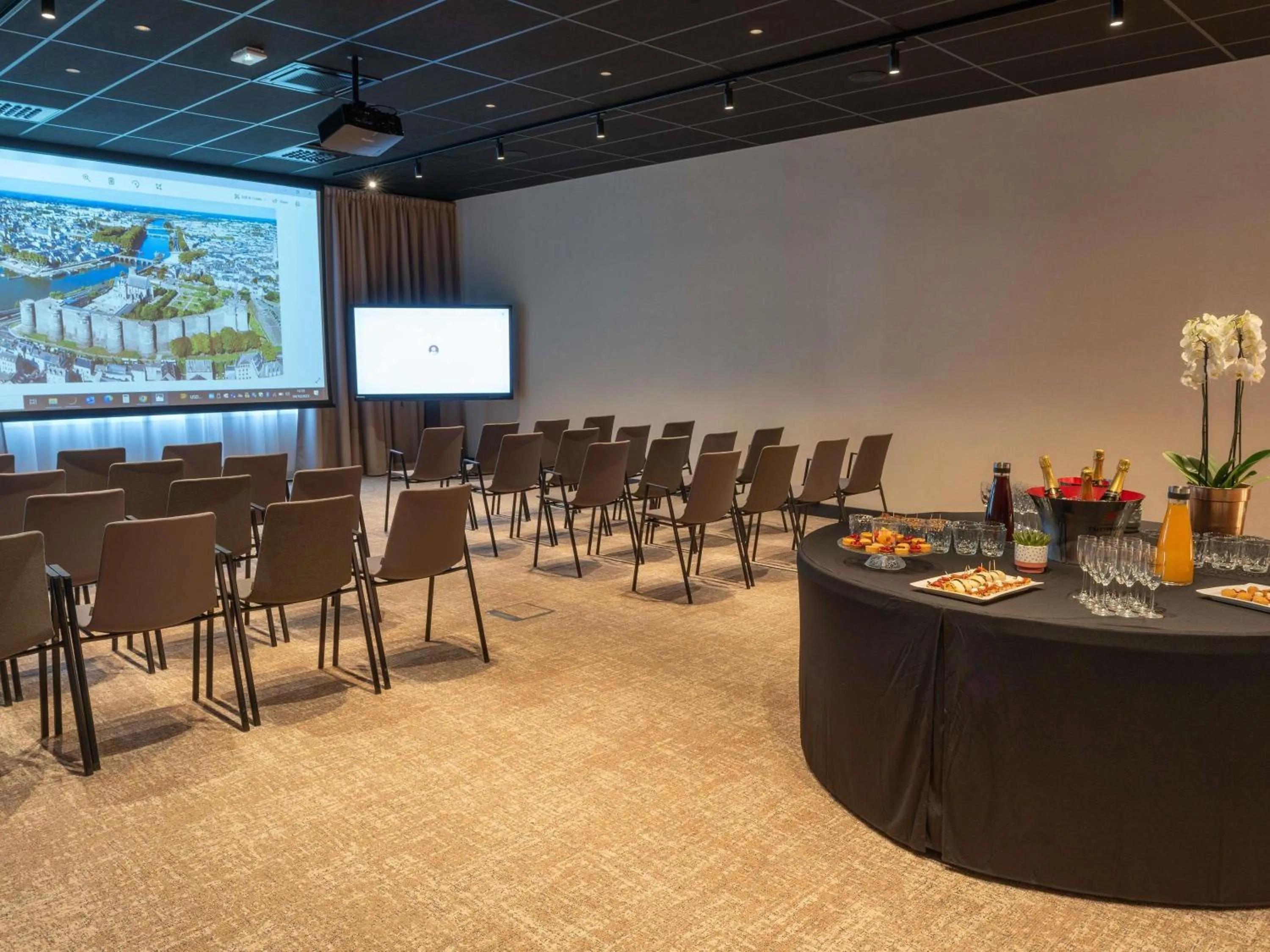 Meeting/conference room in Novotel Angers Lac de Maine