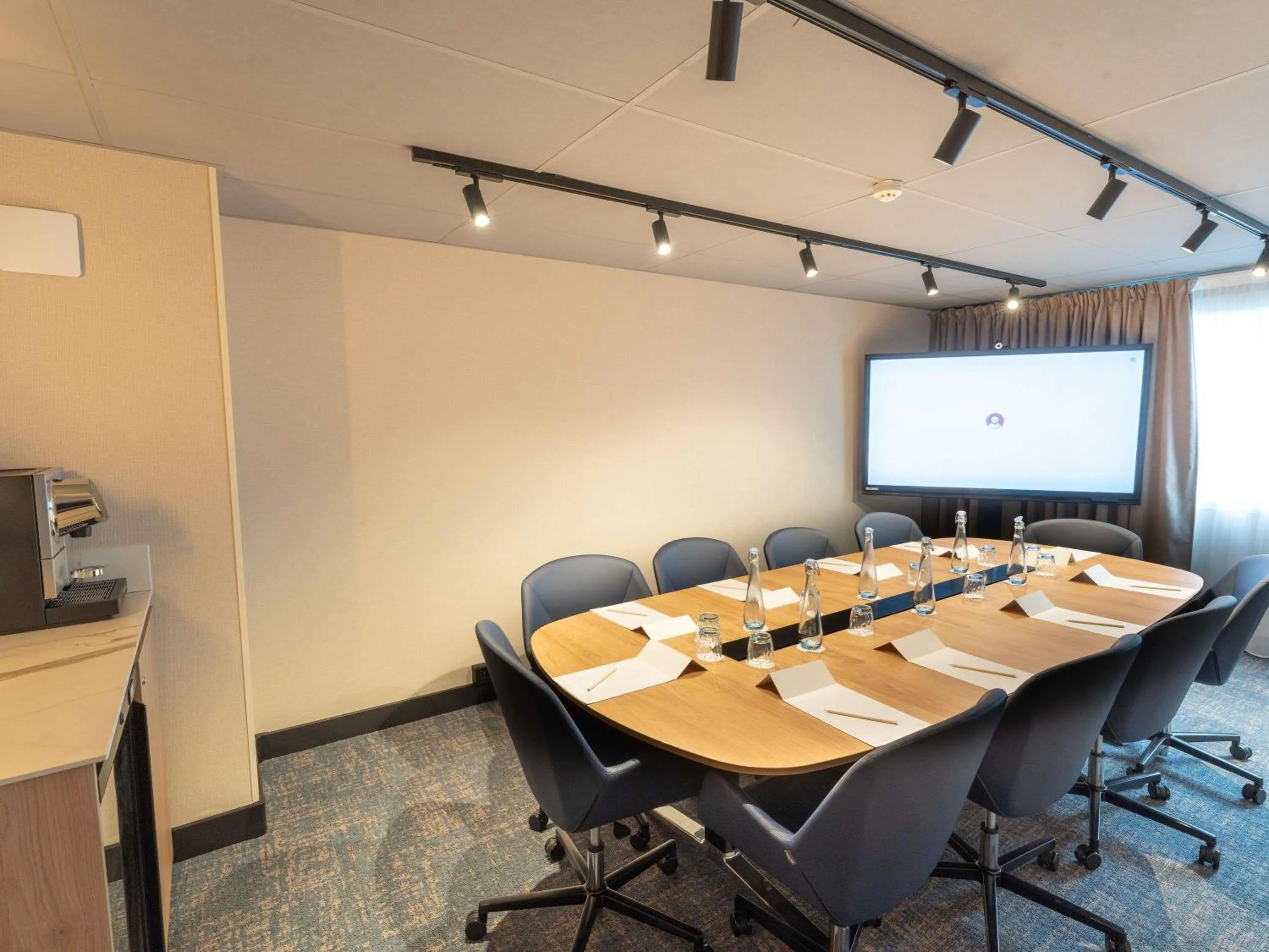 Meeting/conference room in Novotel Angers Lac de Maine