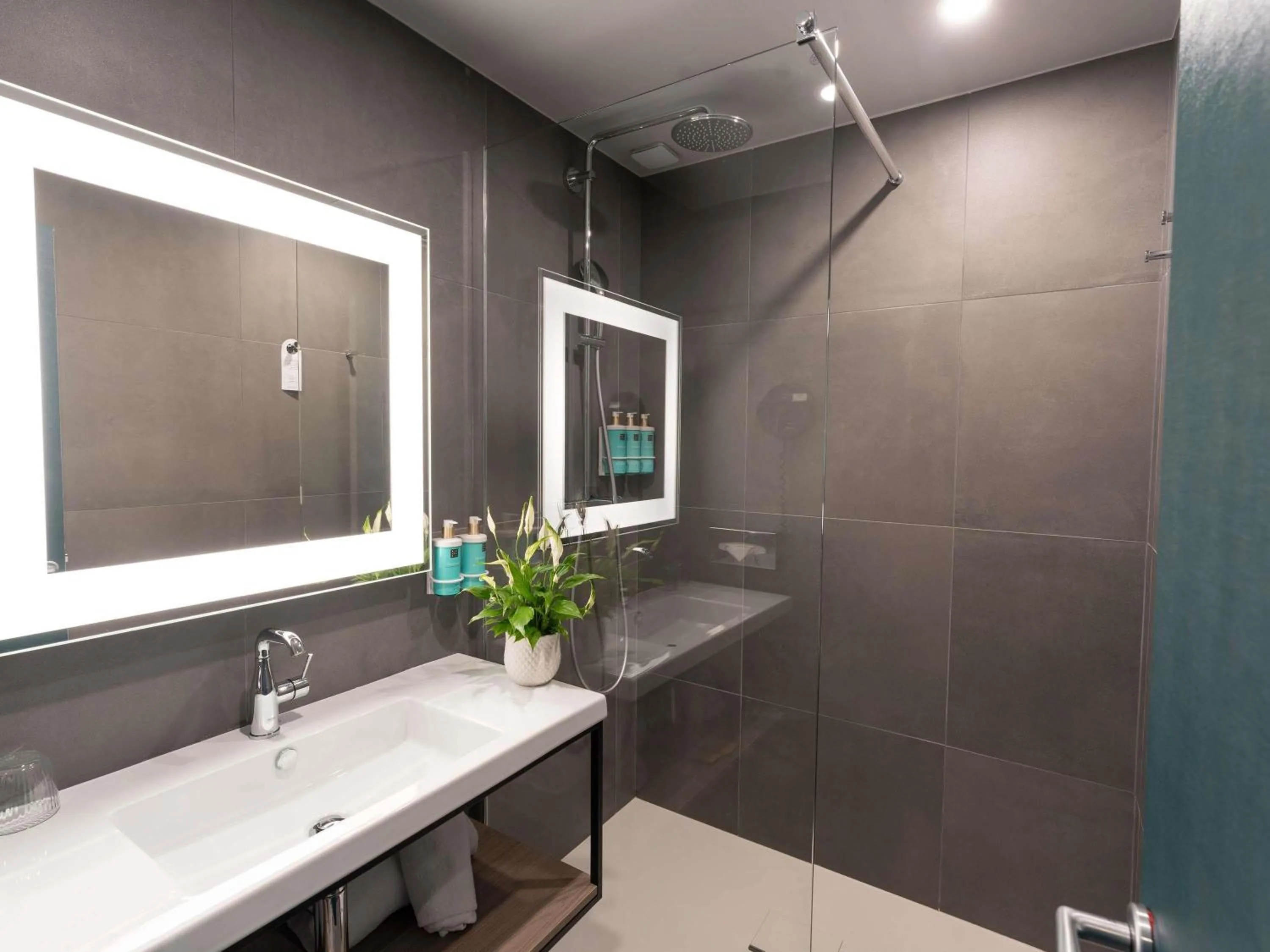 Bedroom in Novotel Angers Lac de Maine