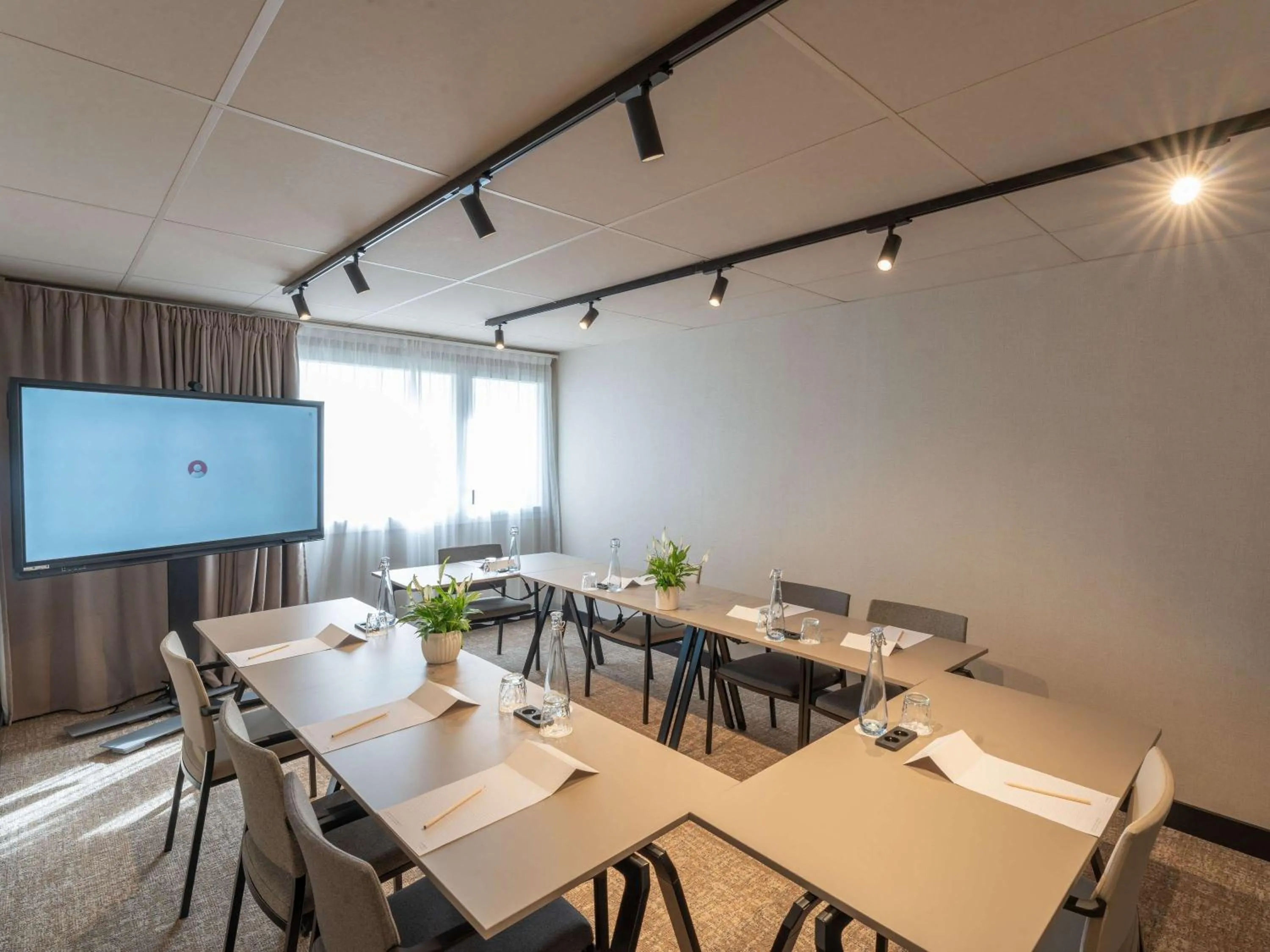 Meeting/conference room in Hotel Mercure Angers Lac De Maine