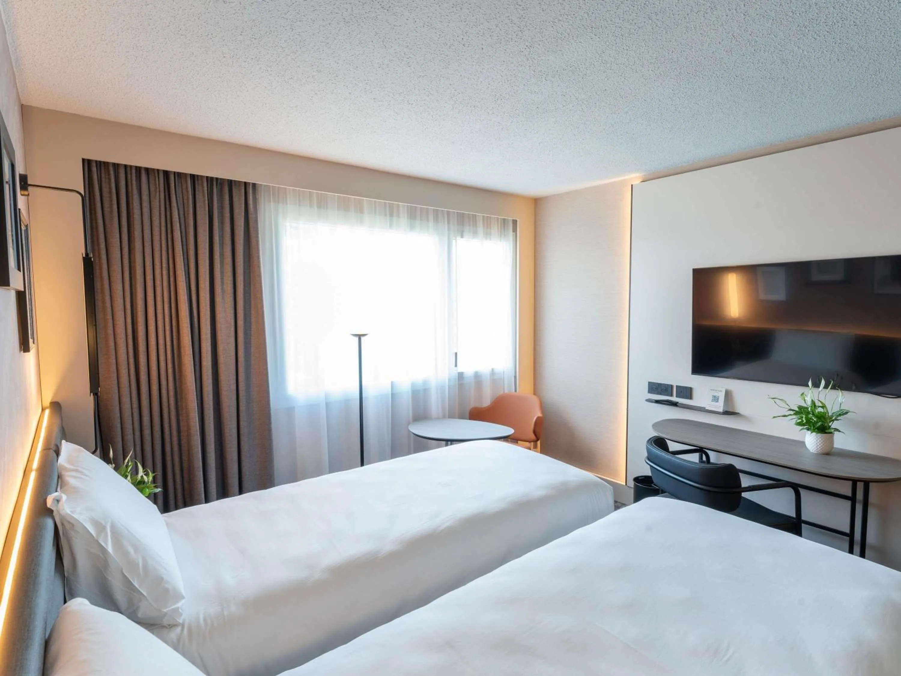 Bedroom, Bed in Novotel Angers Lac de Maine