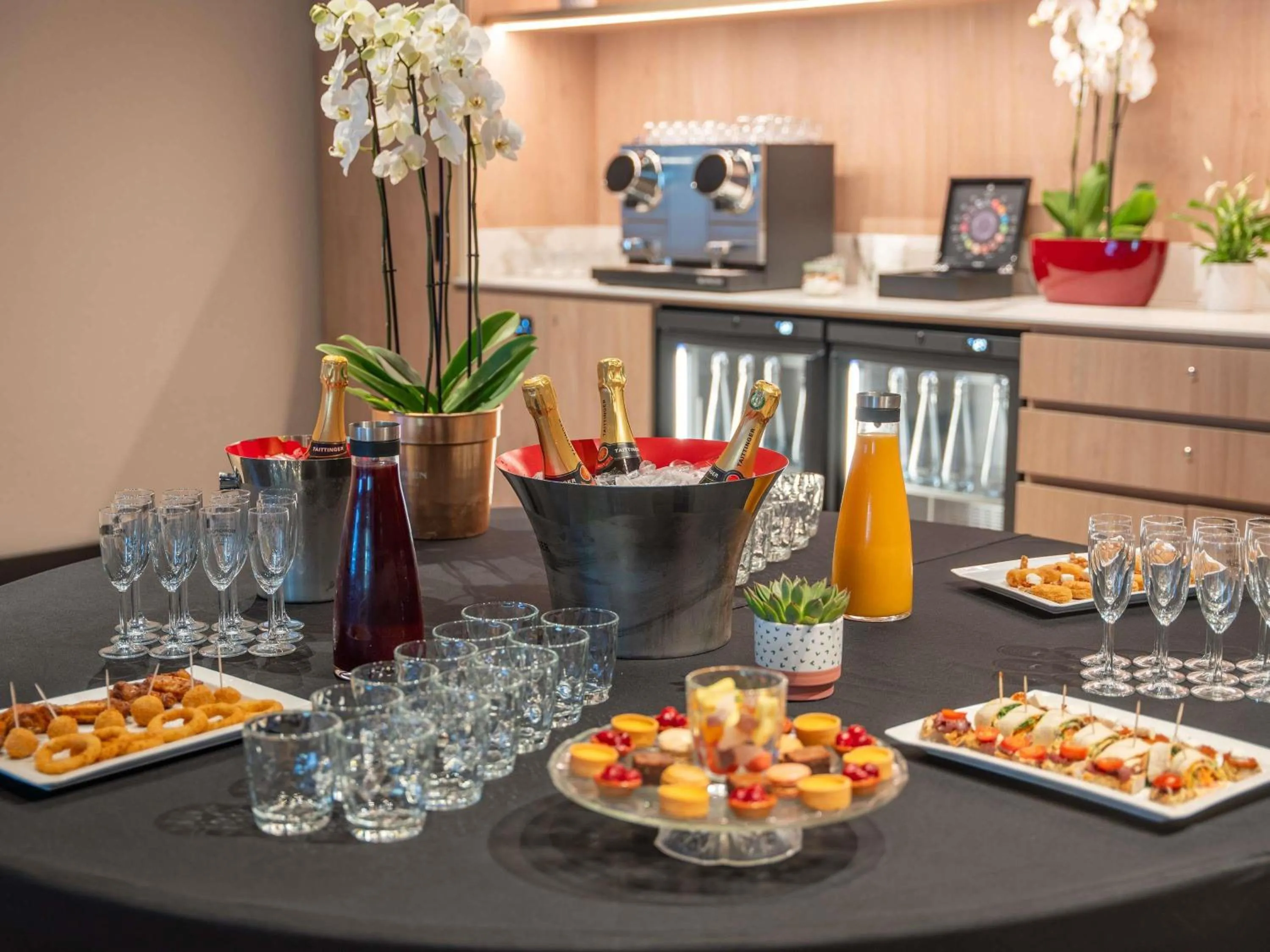 Meeting/conference room in Novotel Angers Lac de Maine